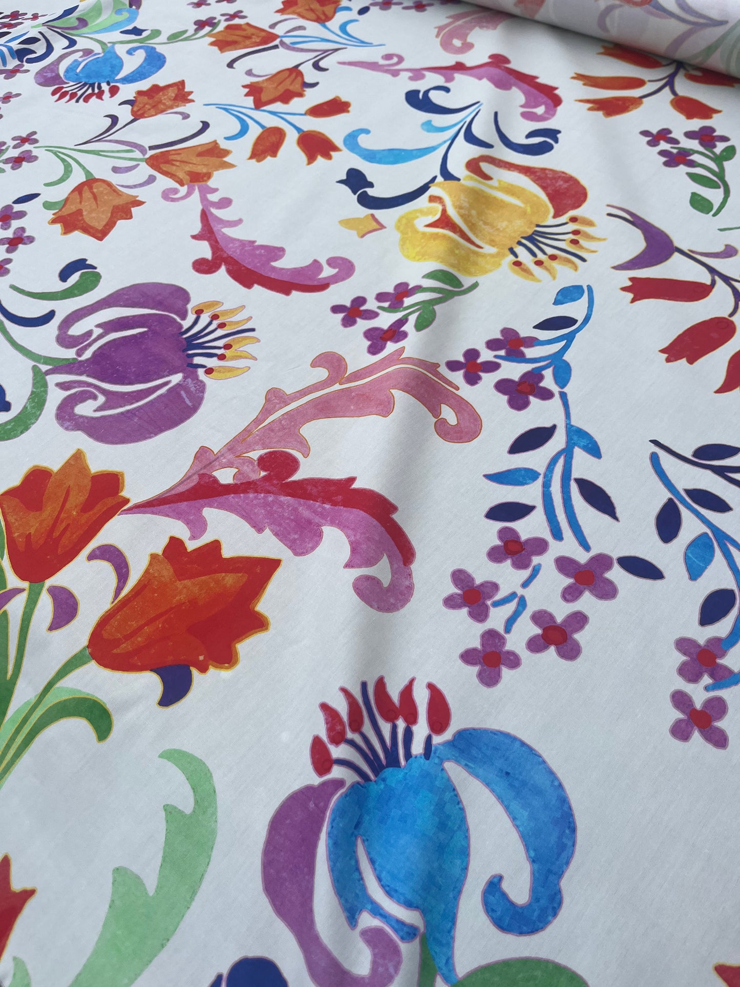 LUNA 016 poplin with bright summer print