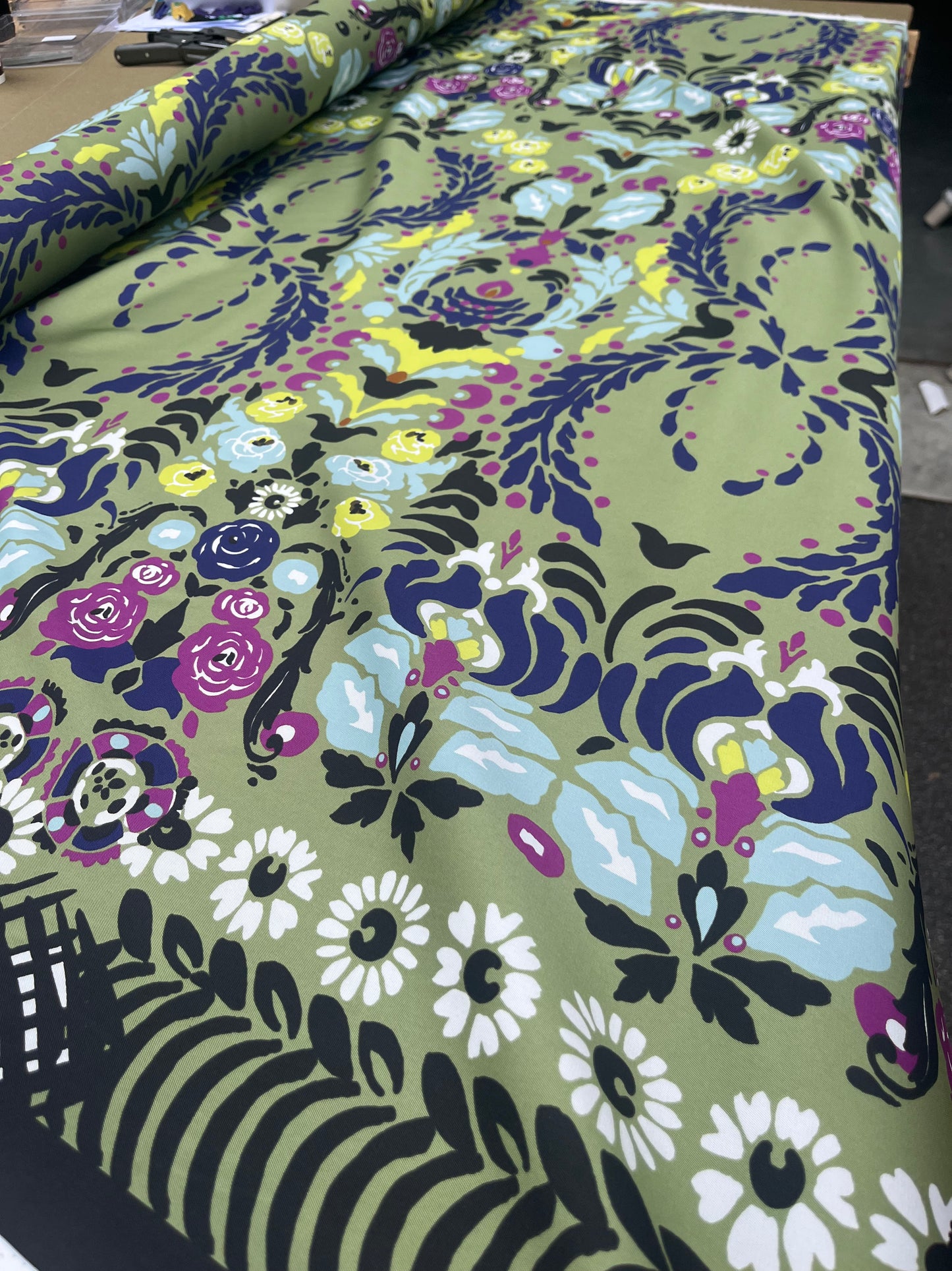 LUNA 023twill with green border print