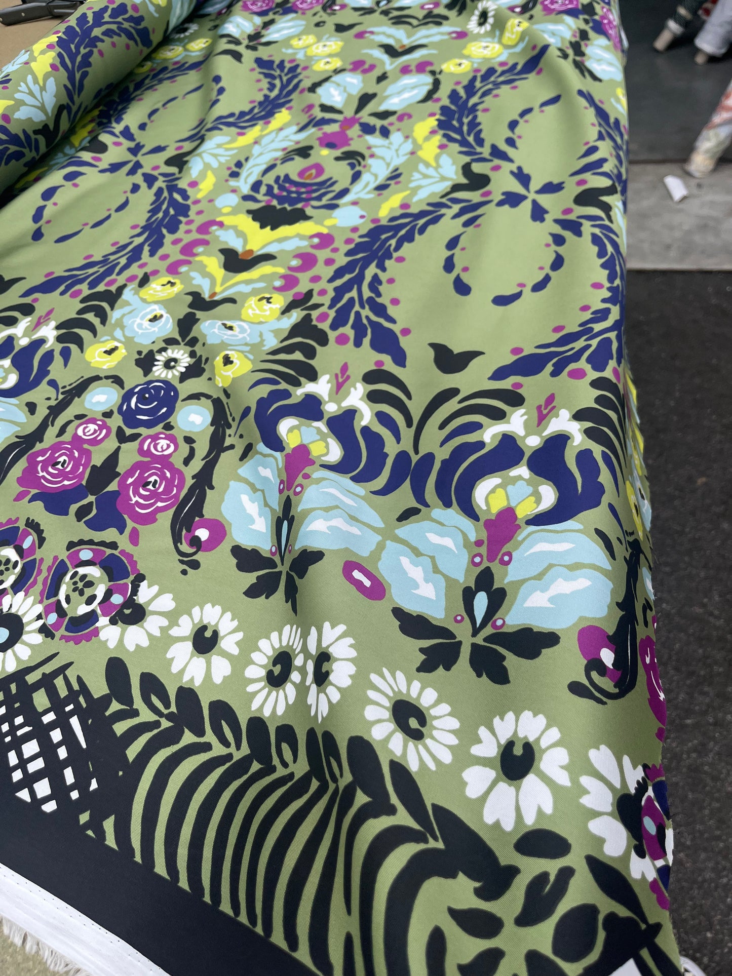 LUNA 023twill with green border print