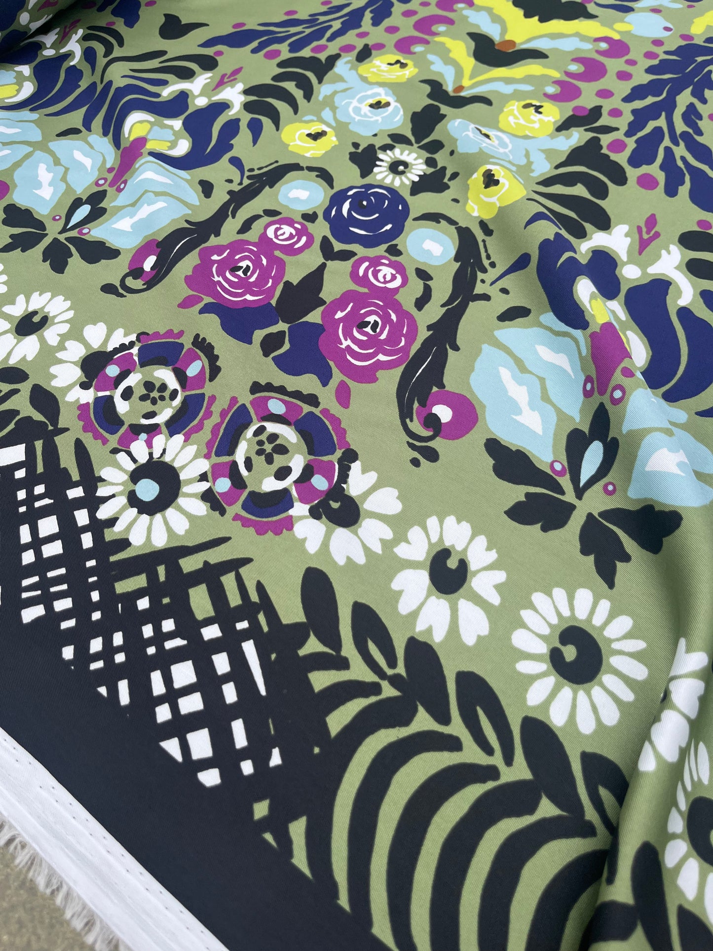 LUNA 023twill with green border print