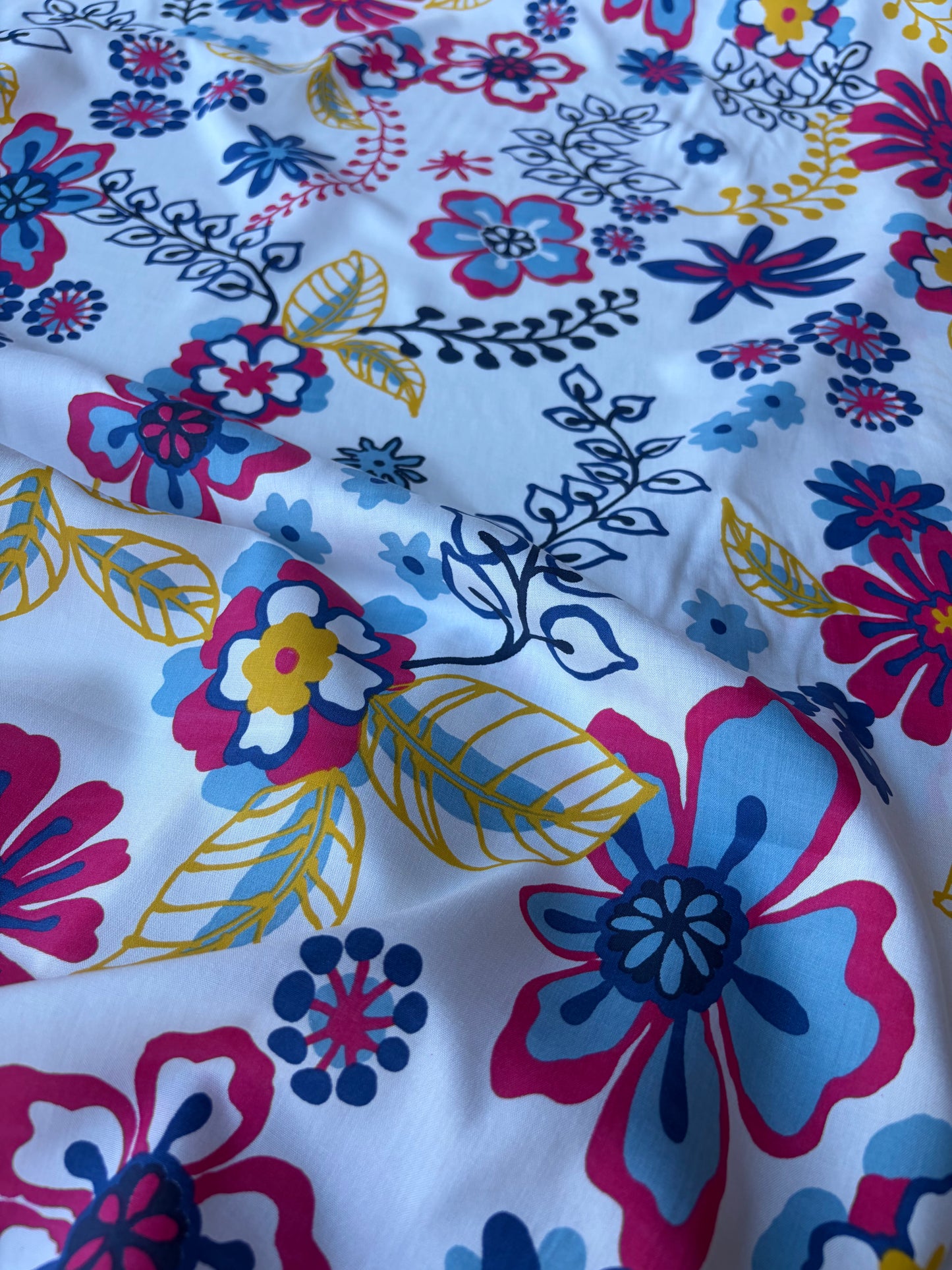 JOS 021 viscose satin bright flowerprint