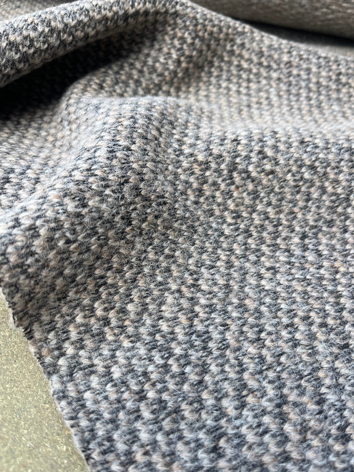 LC WOOLY 004 heavy boiled wool small design black/taupe