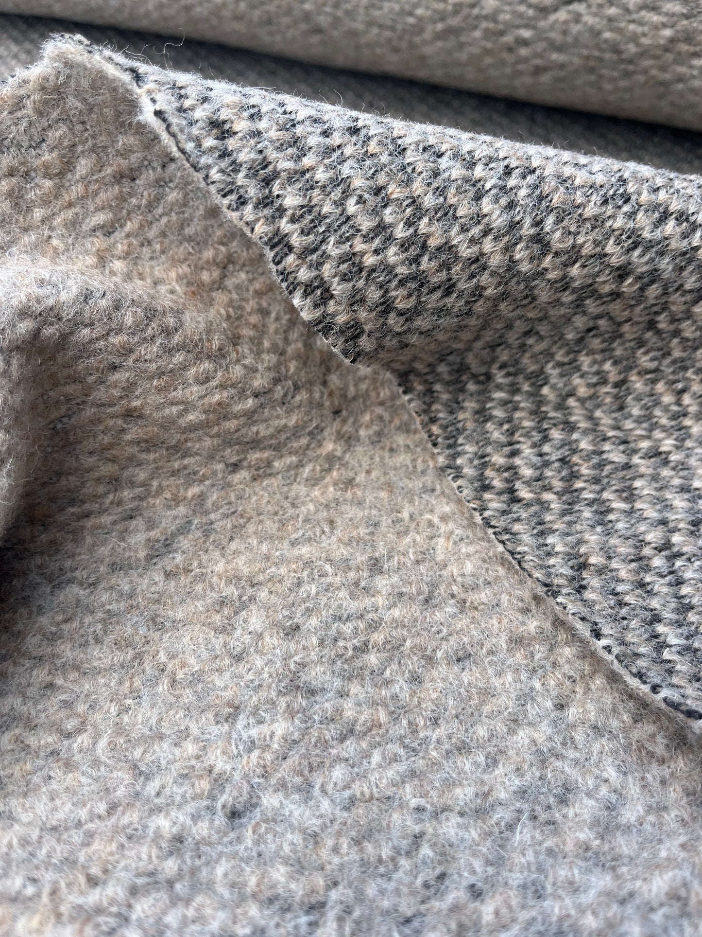 LC WOOLY 004 heavy boiled wool small design black/taupe