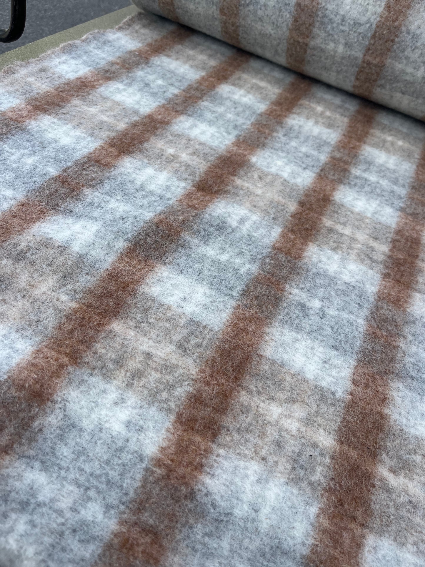 WOOLY 011 heavy boiled wool check greige/pink/brown