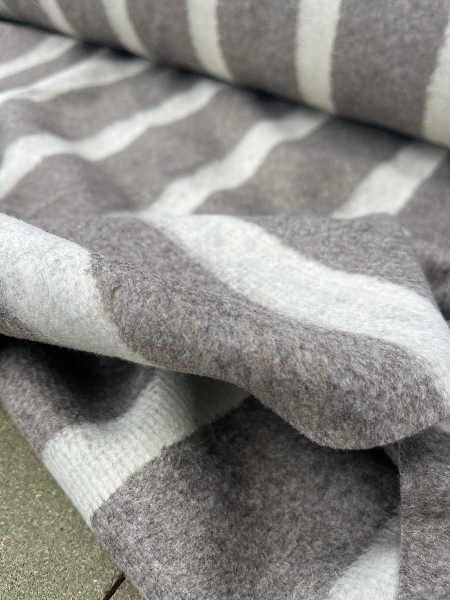 WOOLY 013 boiled wool stripe ecru/taupe