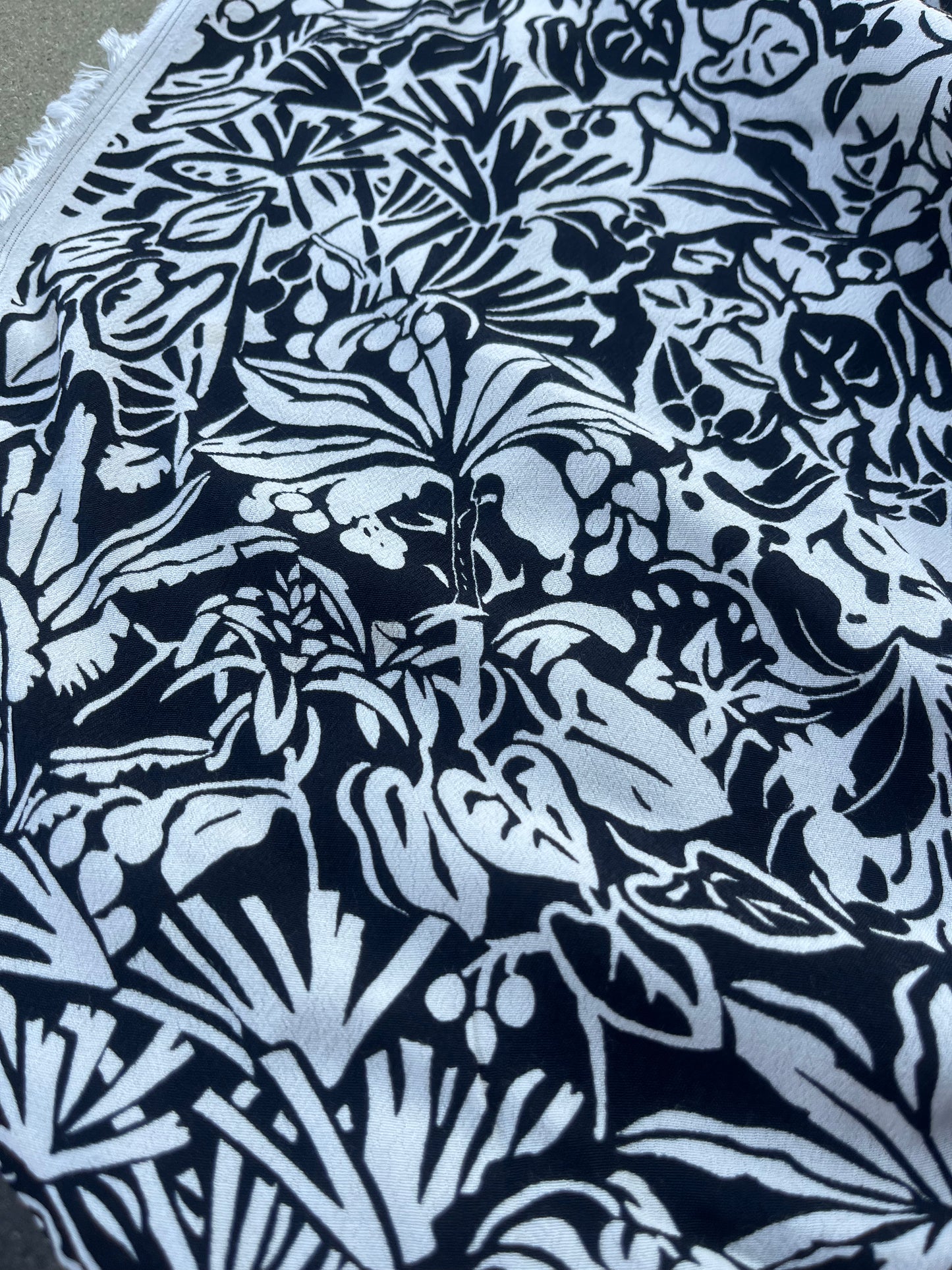 RW 200 viscose crêpe black/white flowerprint