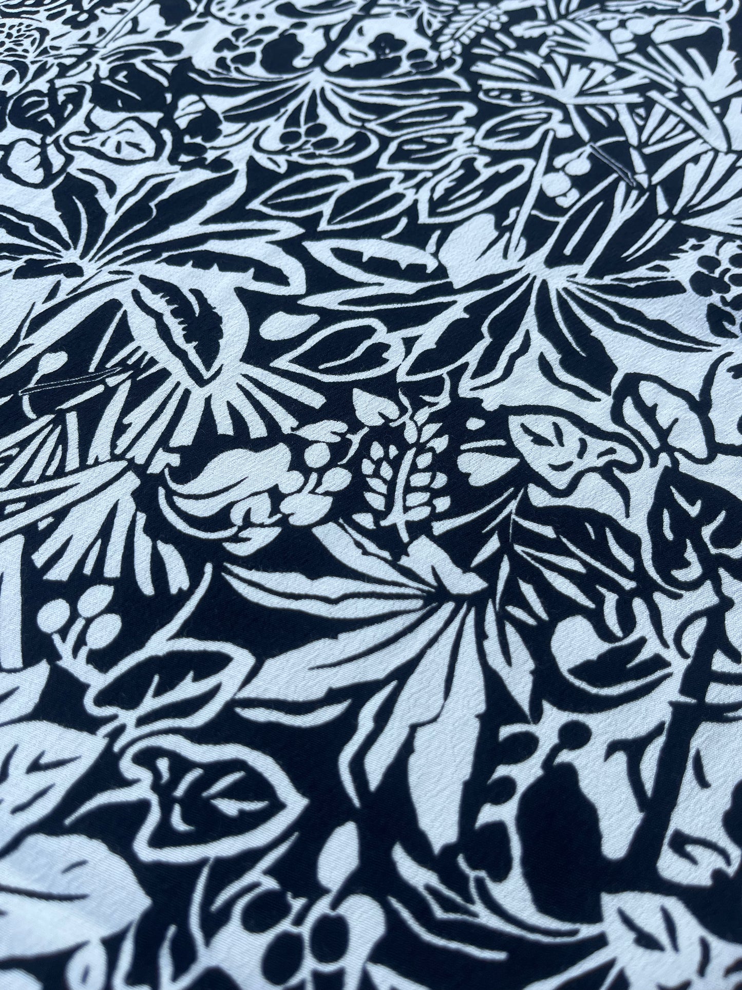 RW 200 viscose crêpe black/white flowerprint