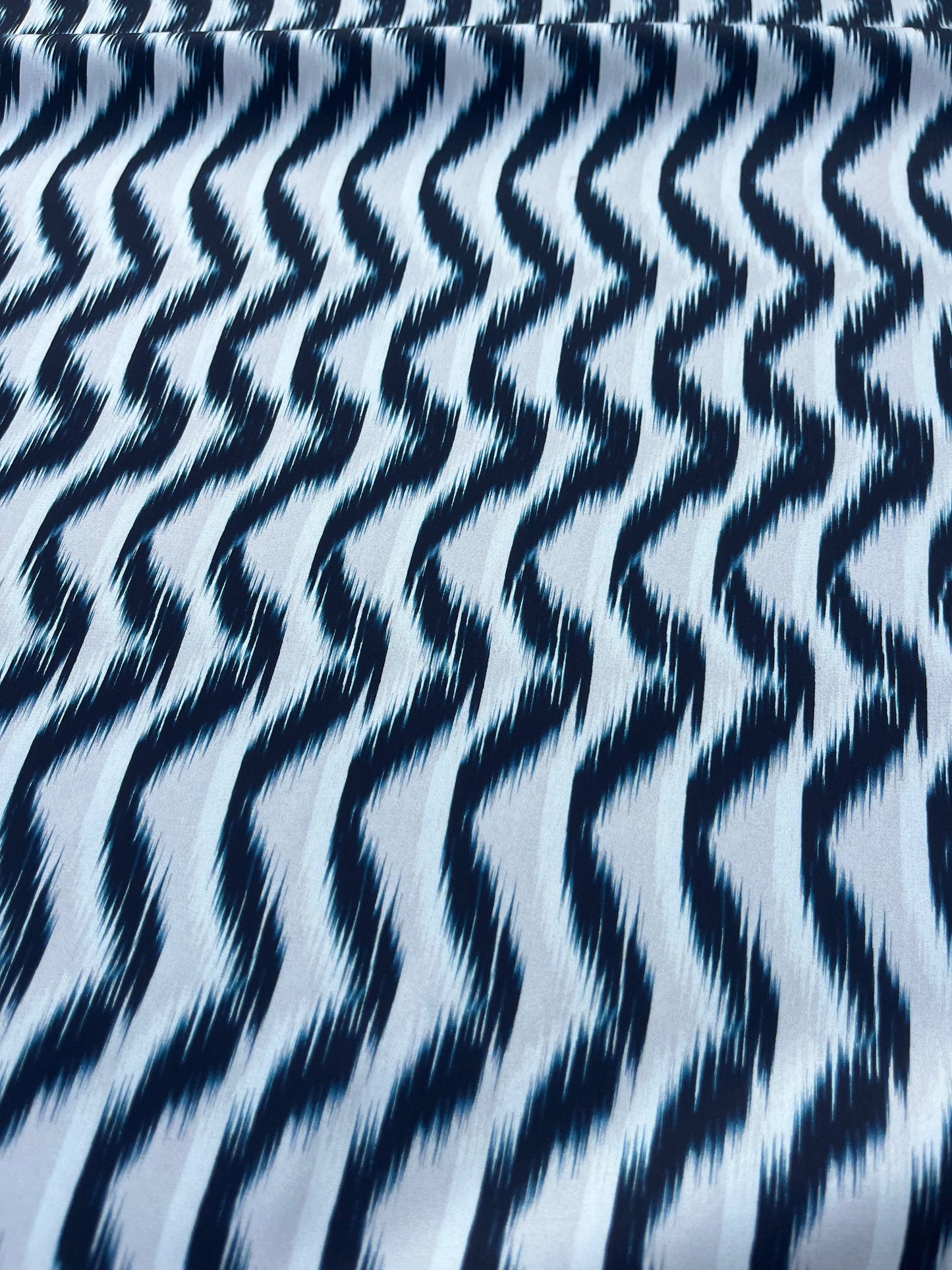 RW 202 satin black/white blurry print