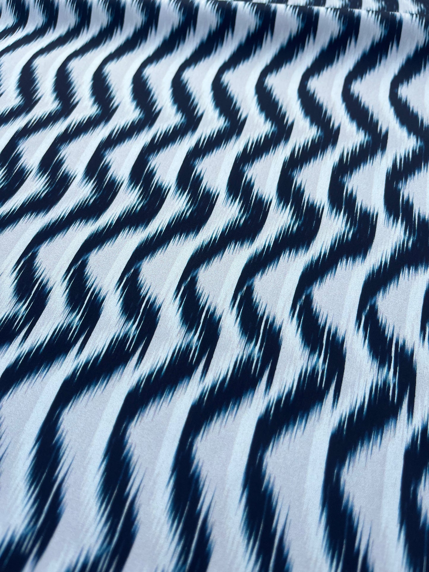 RW 202 satin black/white blurry print