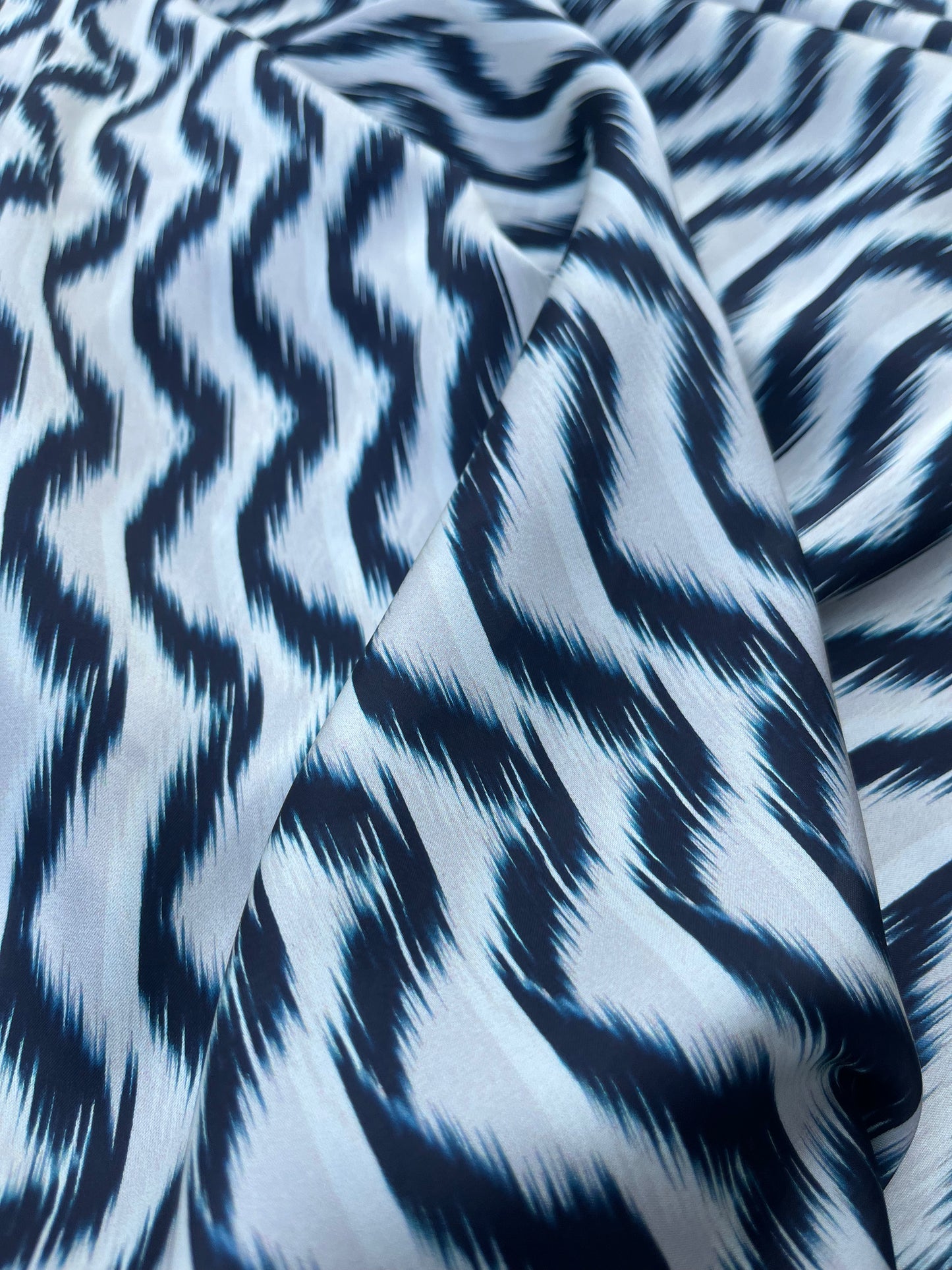 RW 202 satin black/white blurry print