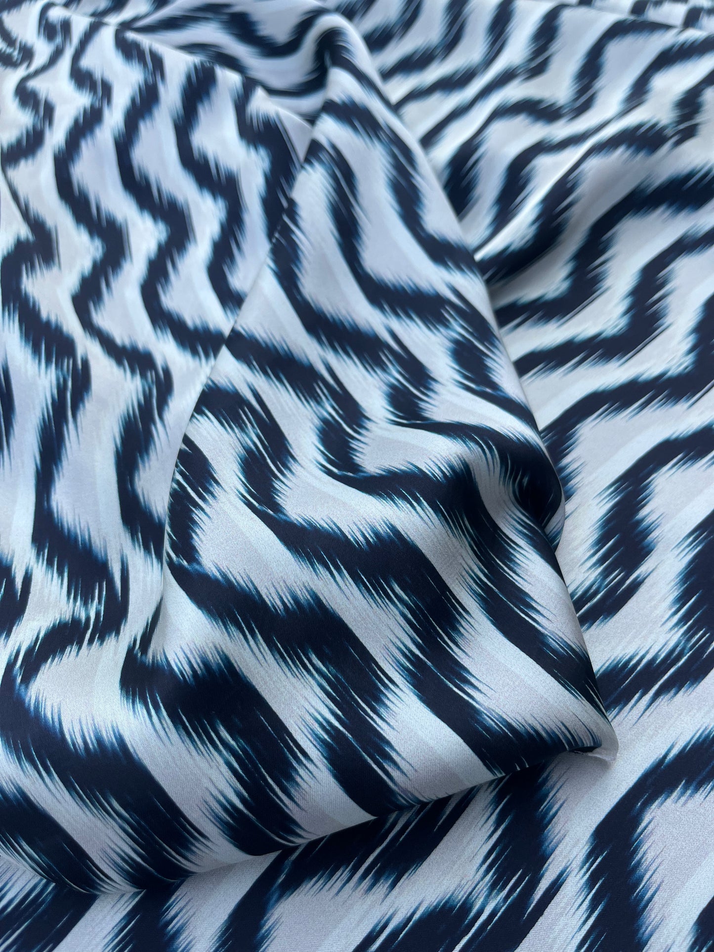 RW 202 satin black/white blurry print