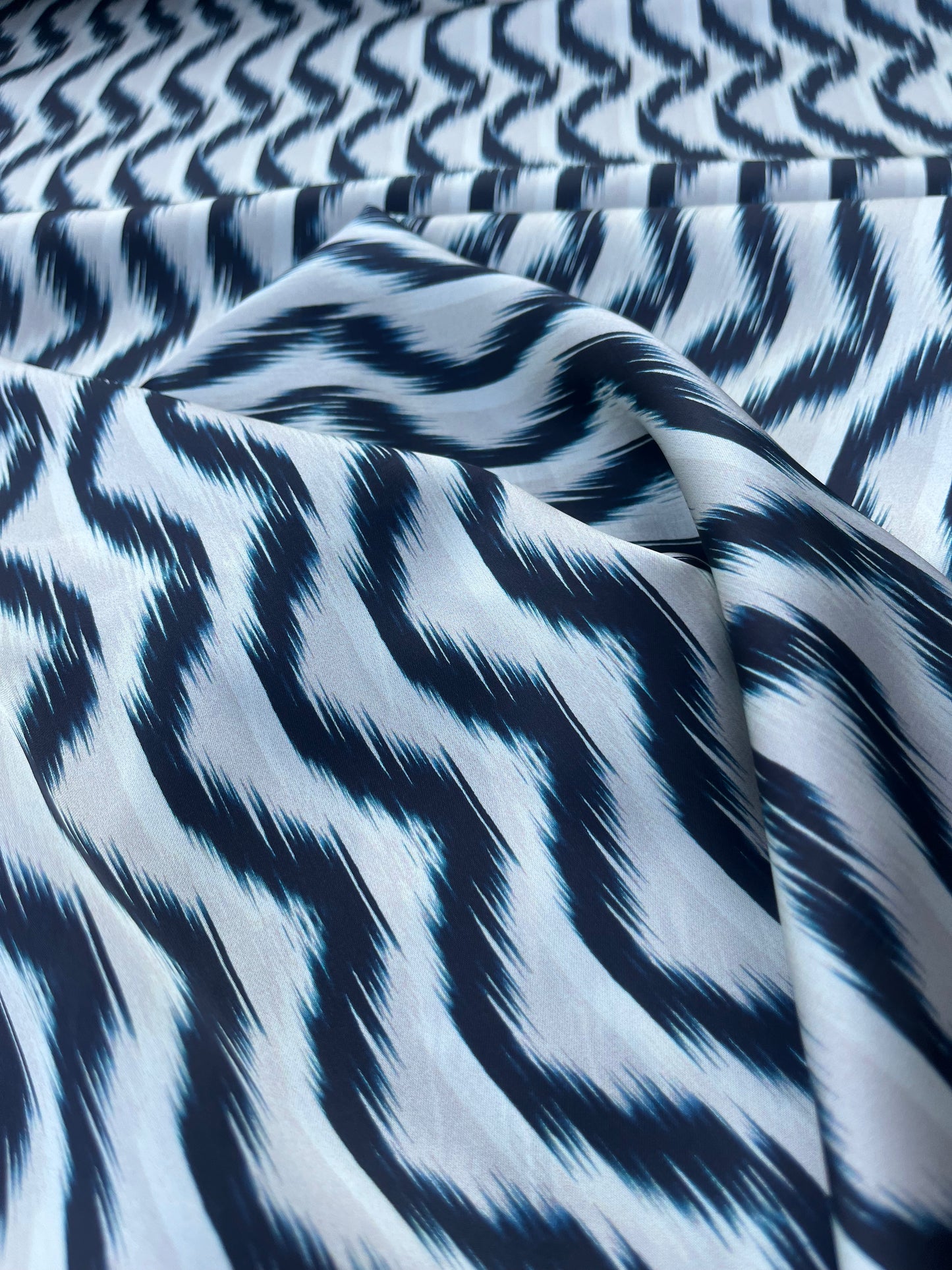 RW 202 satin black/white blurry print
