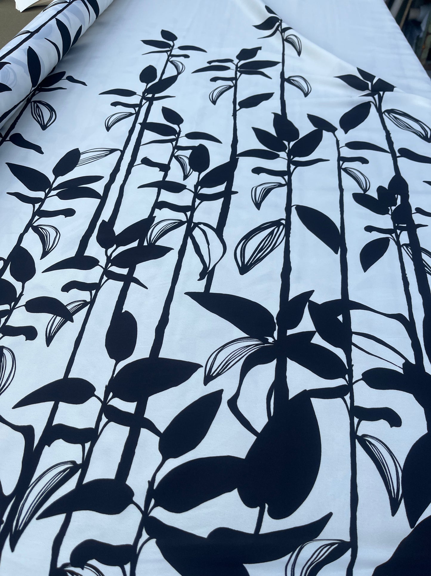 RW 203 twill black/white border print