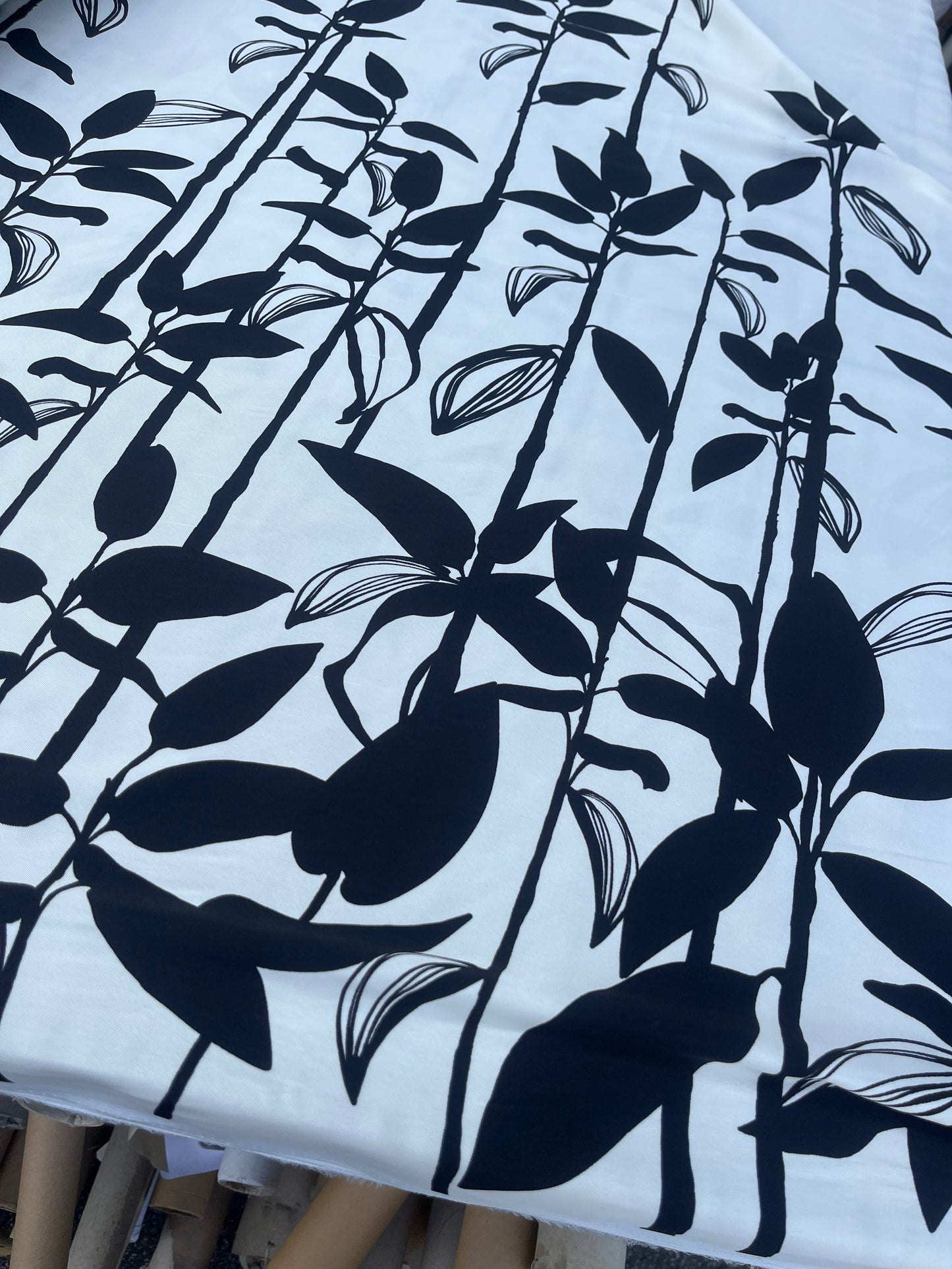 RW 203 twill black/white border print
