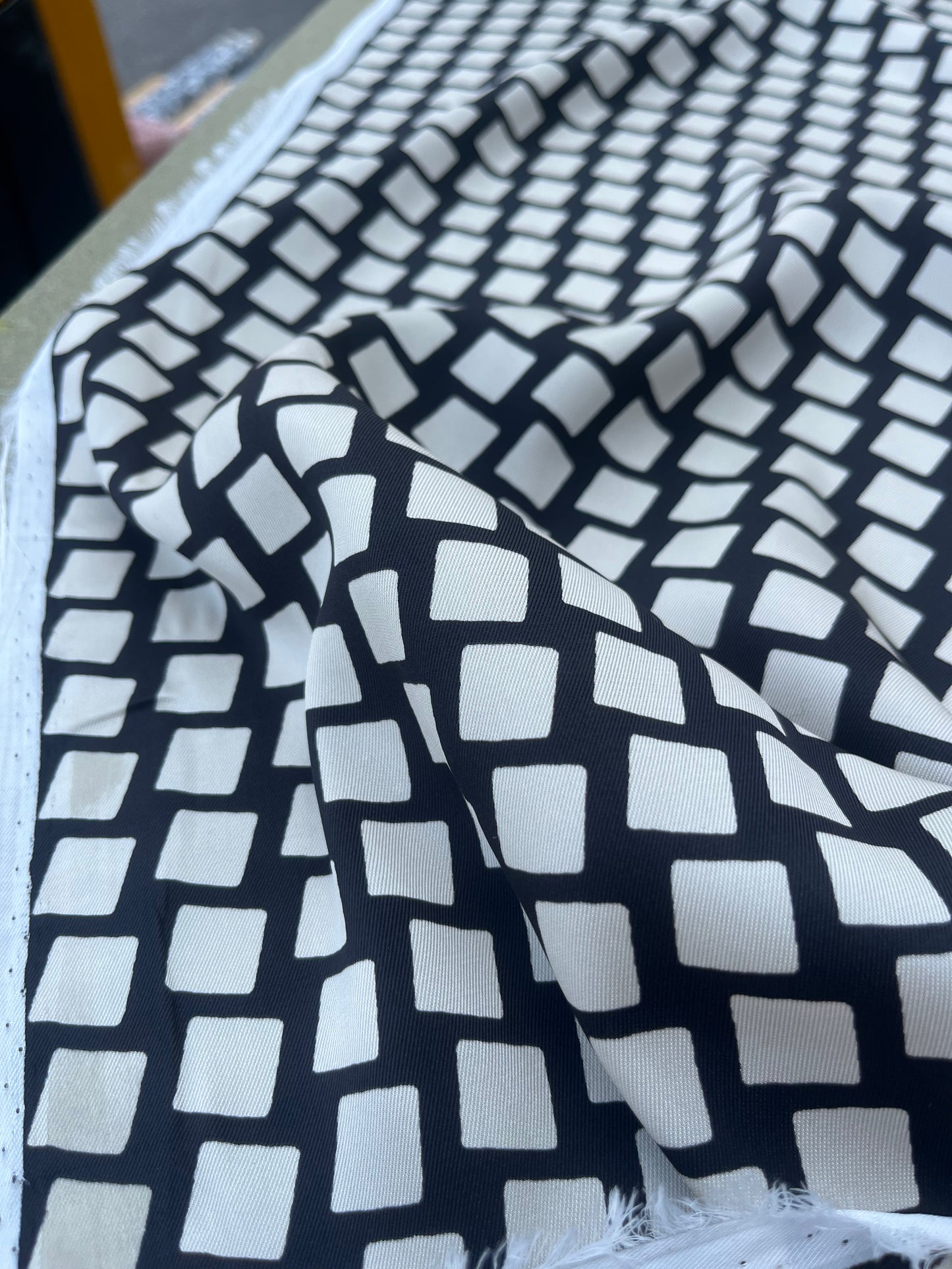 RW 211 twill black/white small design