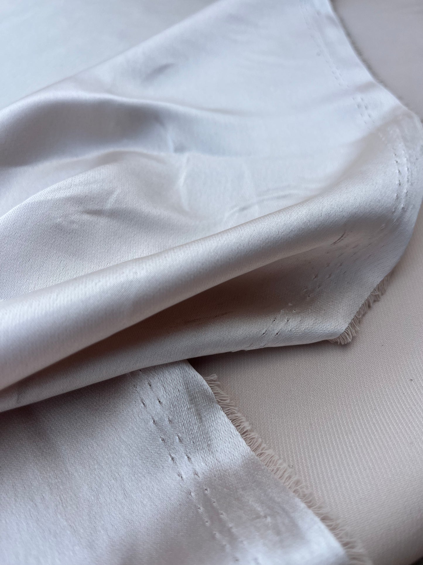 RW 213 Heavy satin ivory