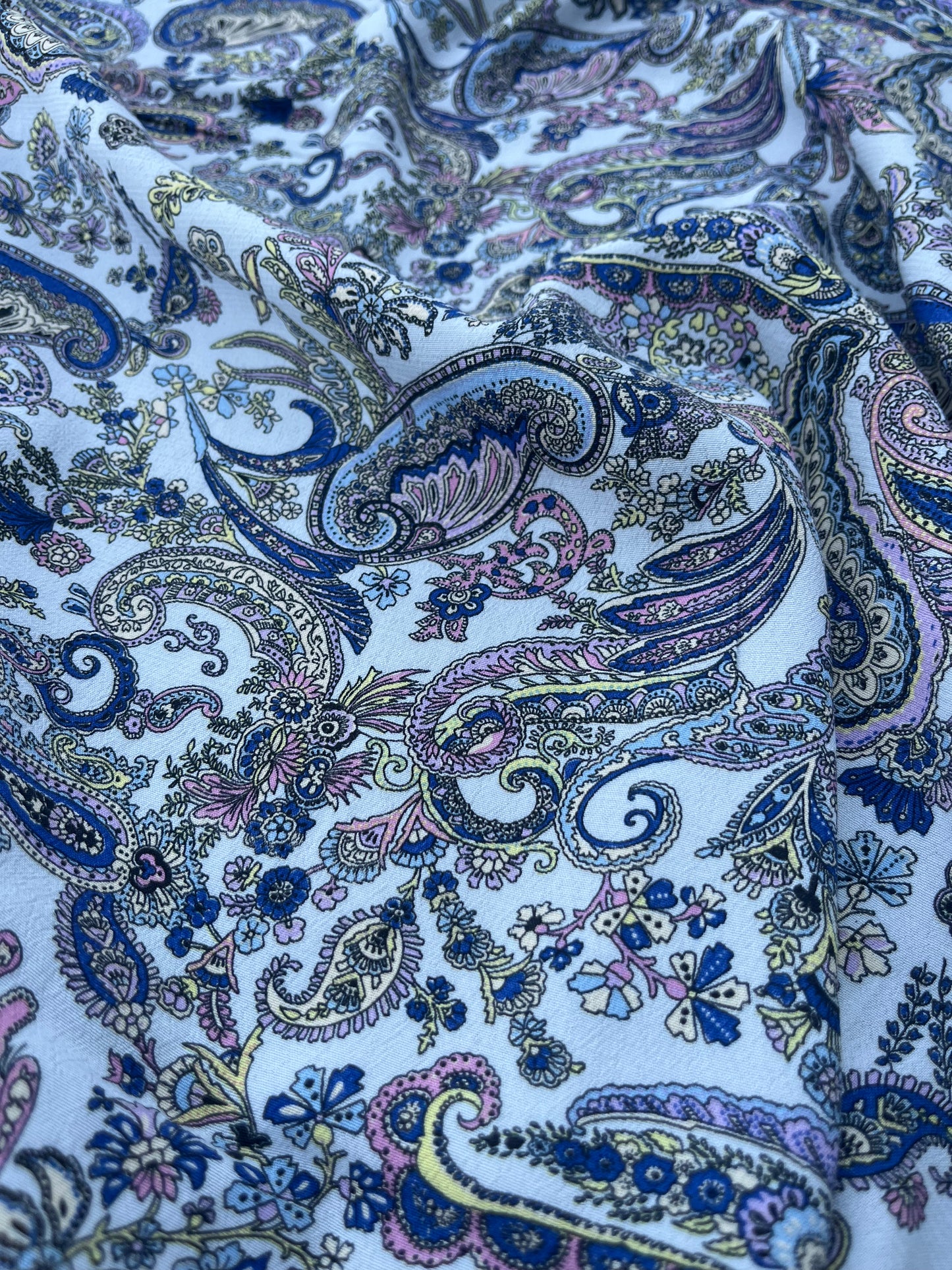 RW 223 viscose crêpe cashemere design