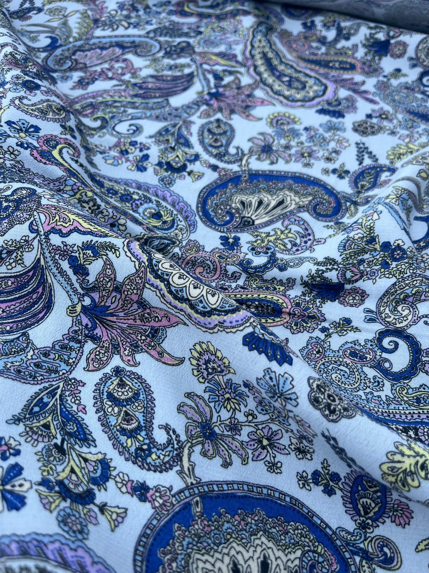 RW 223 viscose crêpe cashemere design