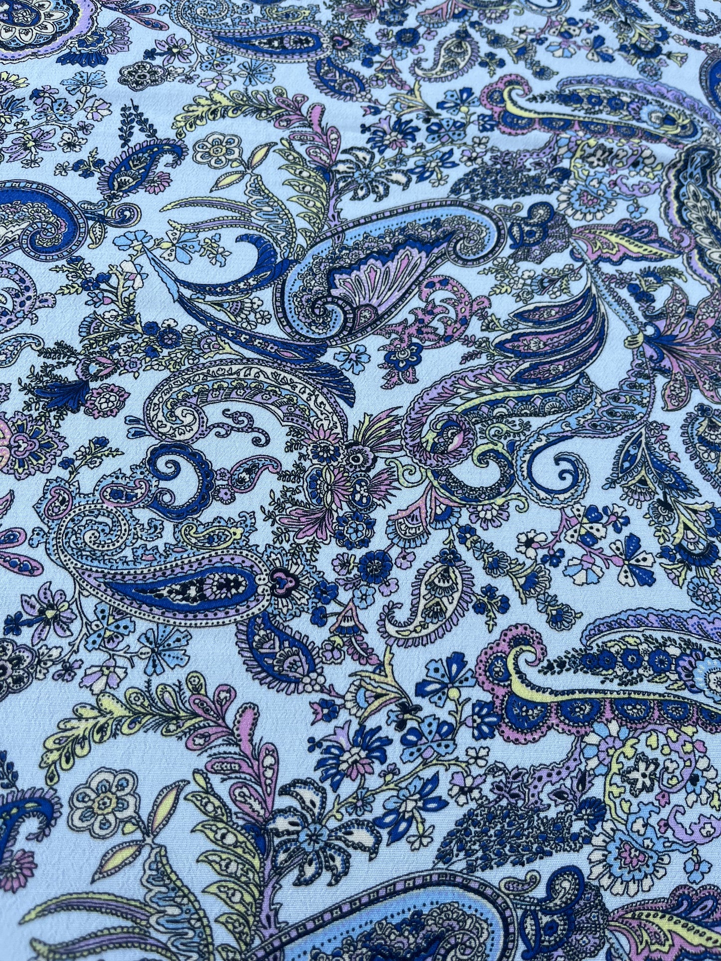 RW 223 viscose crêpe cashemere design