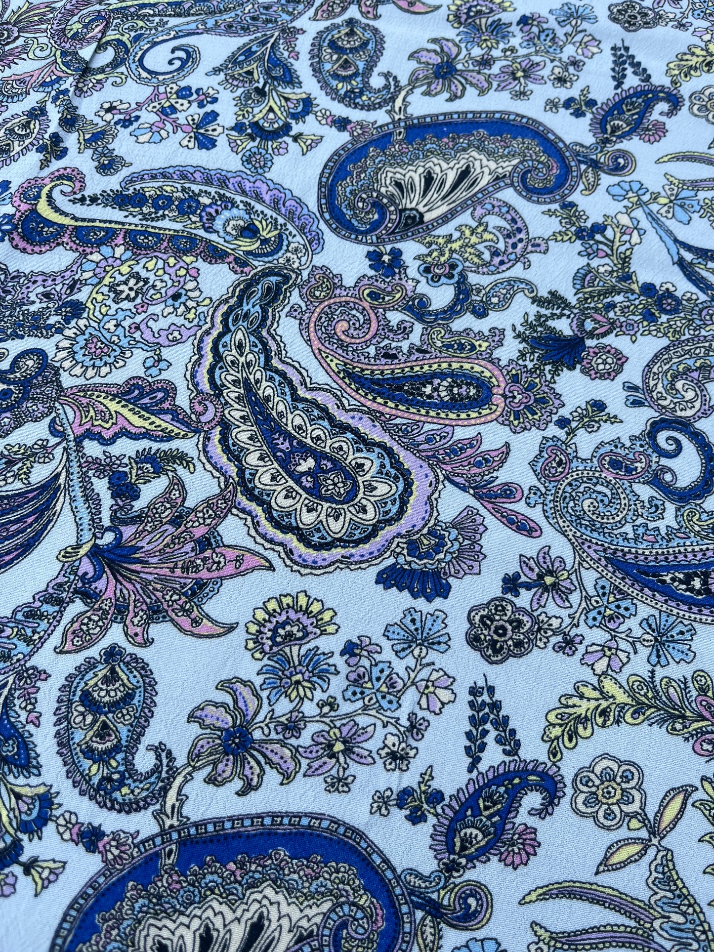 RW 223 viscose crêpe cashemere design