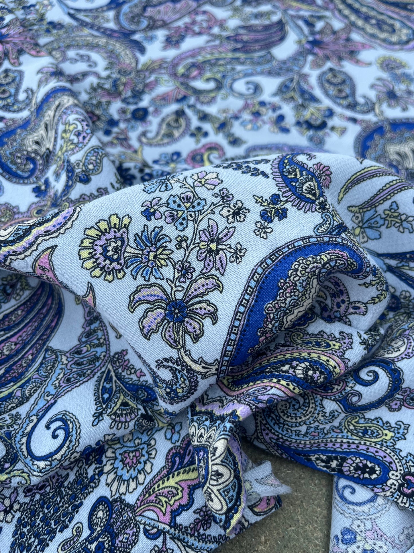 RW 223 viscose crêpe cashemere design