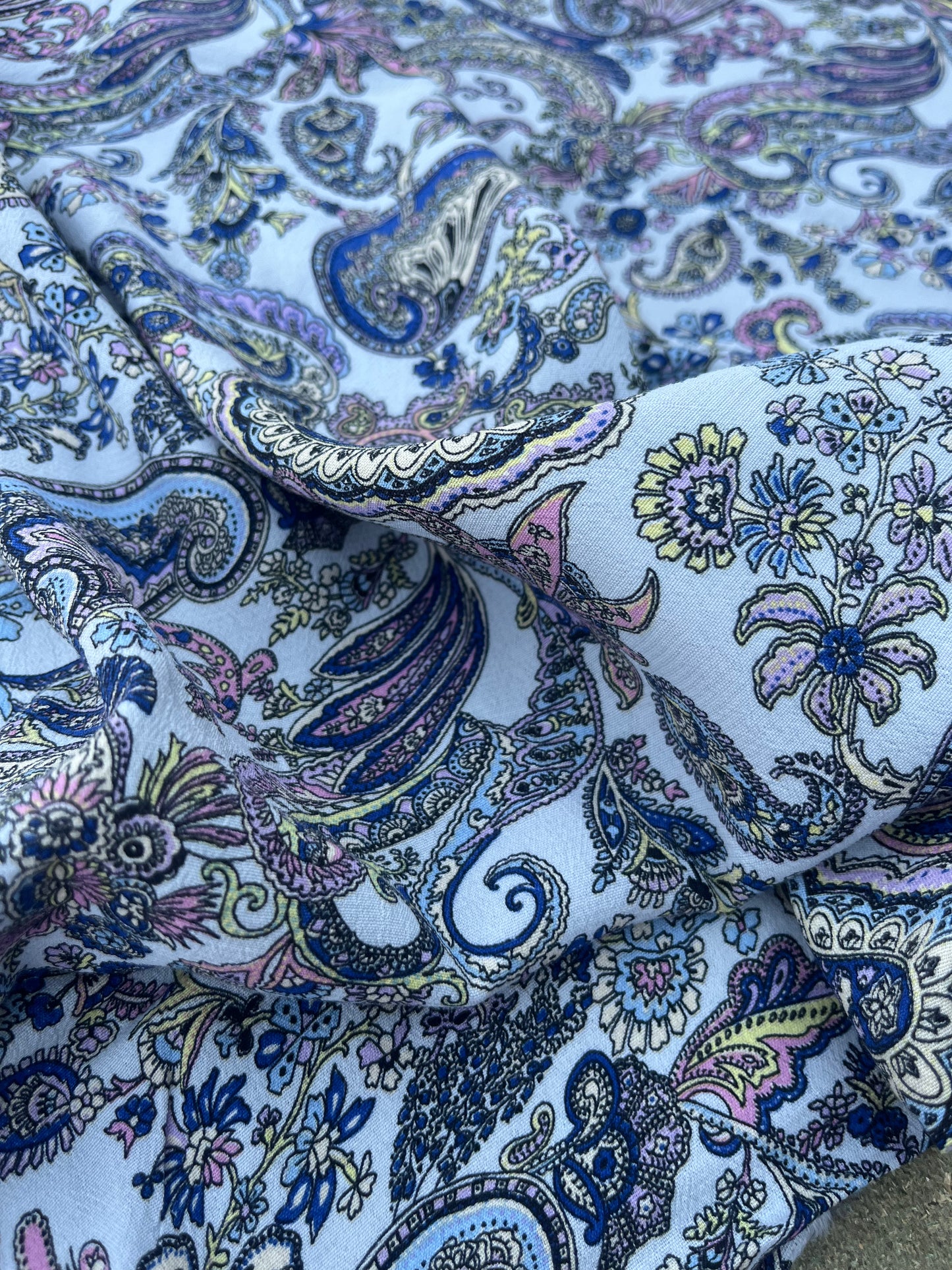 RW 223 viscose crêpe cashemere design