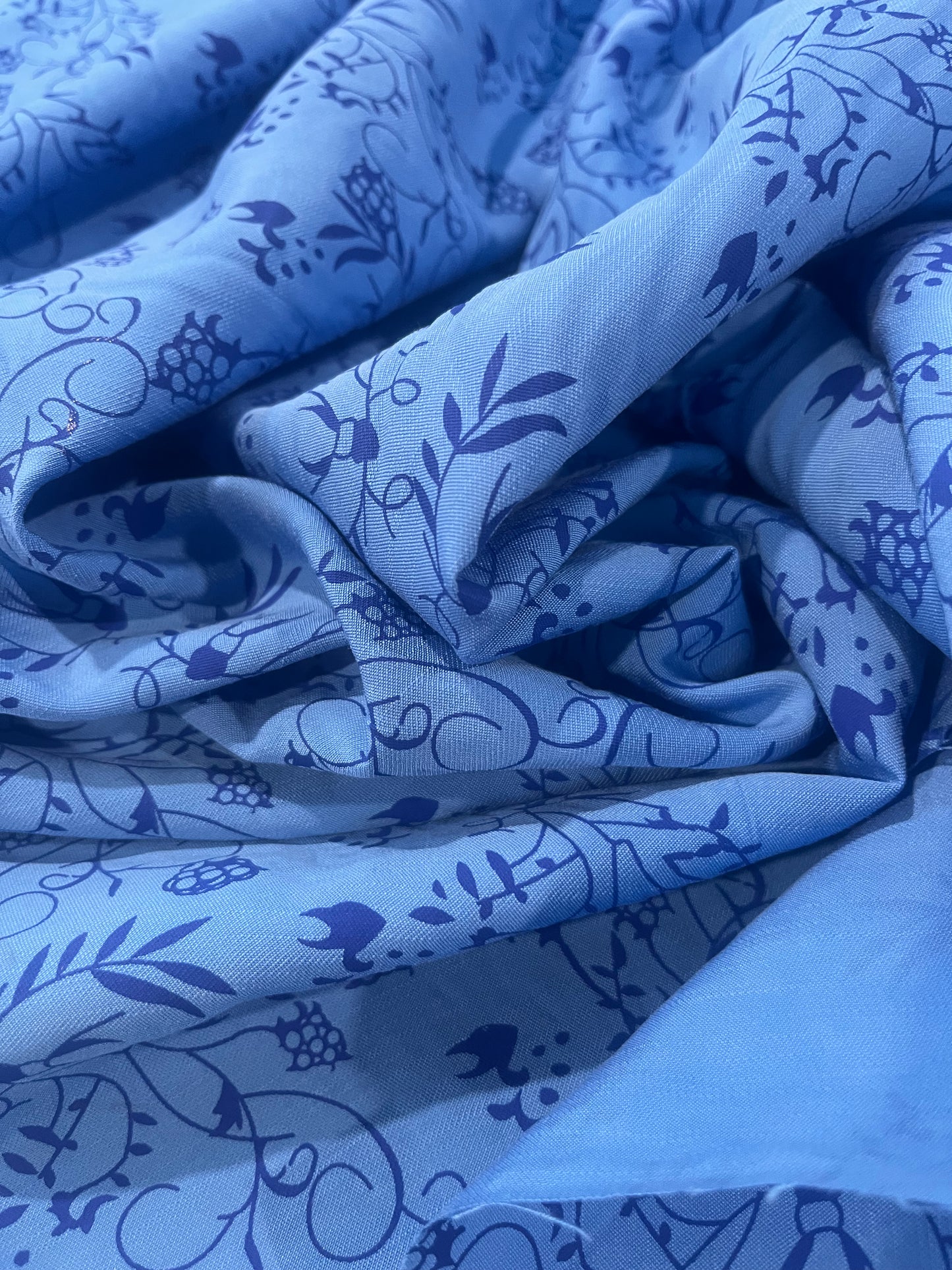 B01 colette 007 viscose blue/blue small flowers print