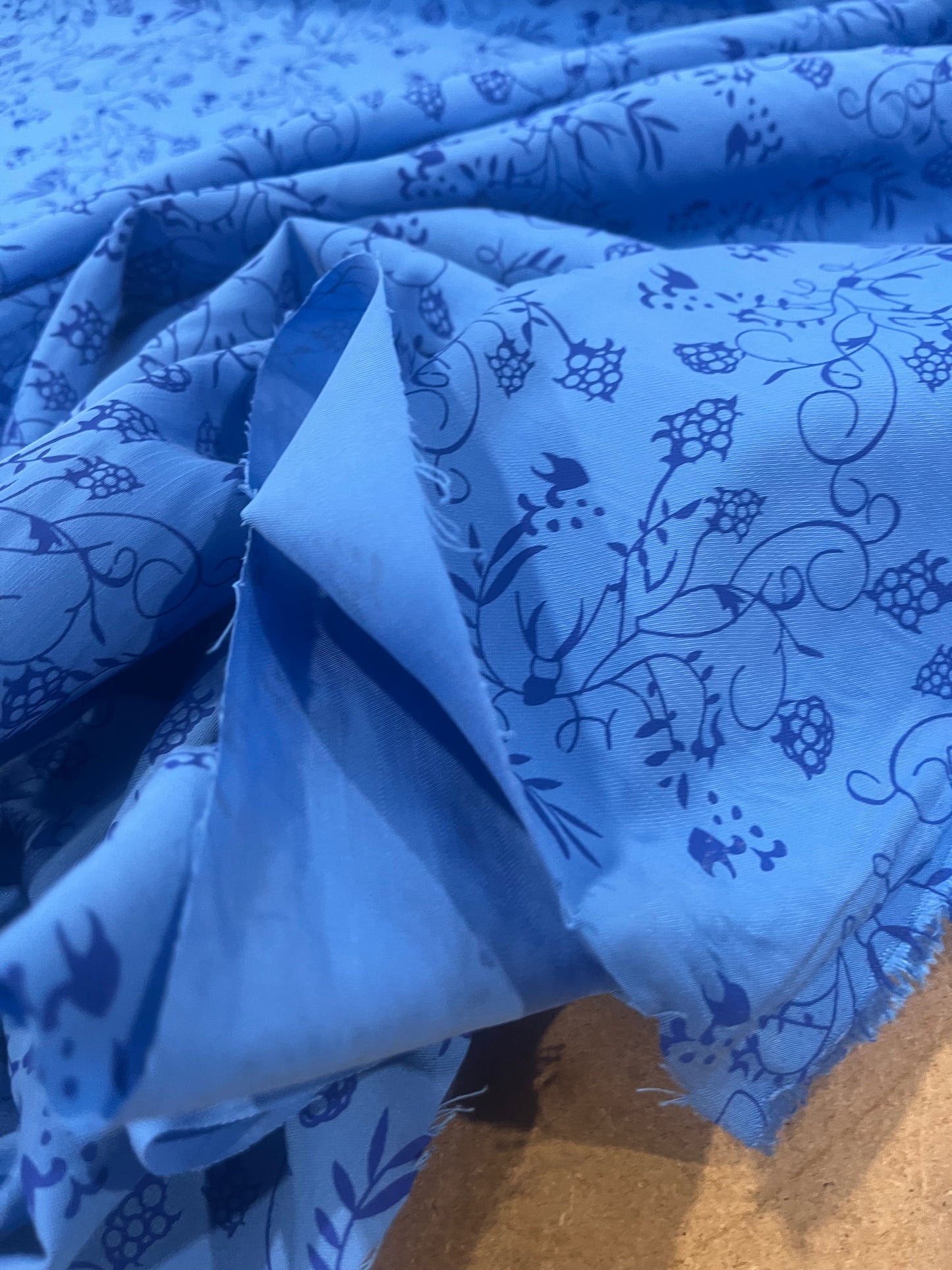 B01 colette 007 viscose blue/blue small flowers print