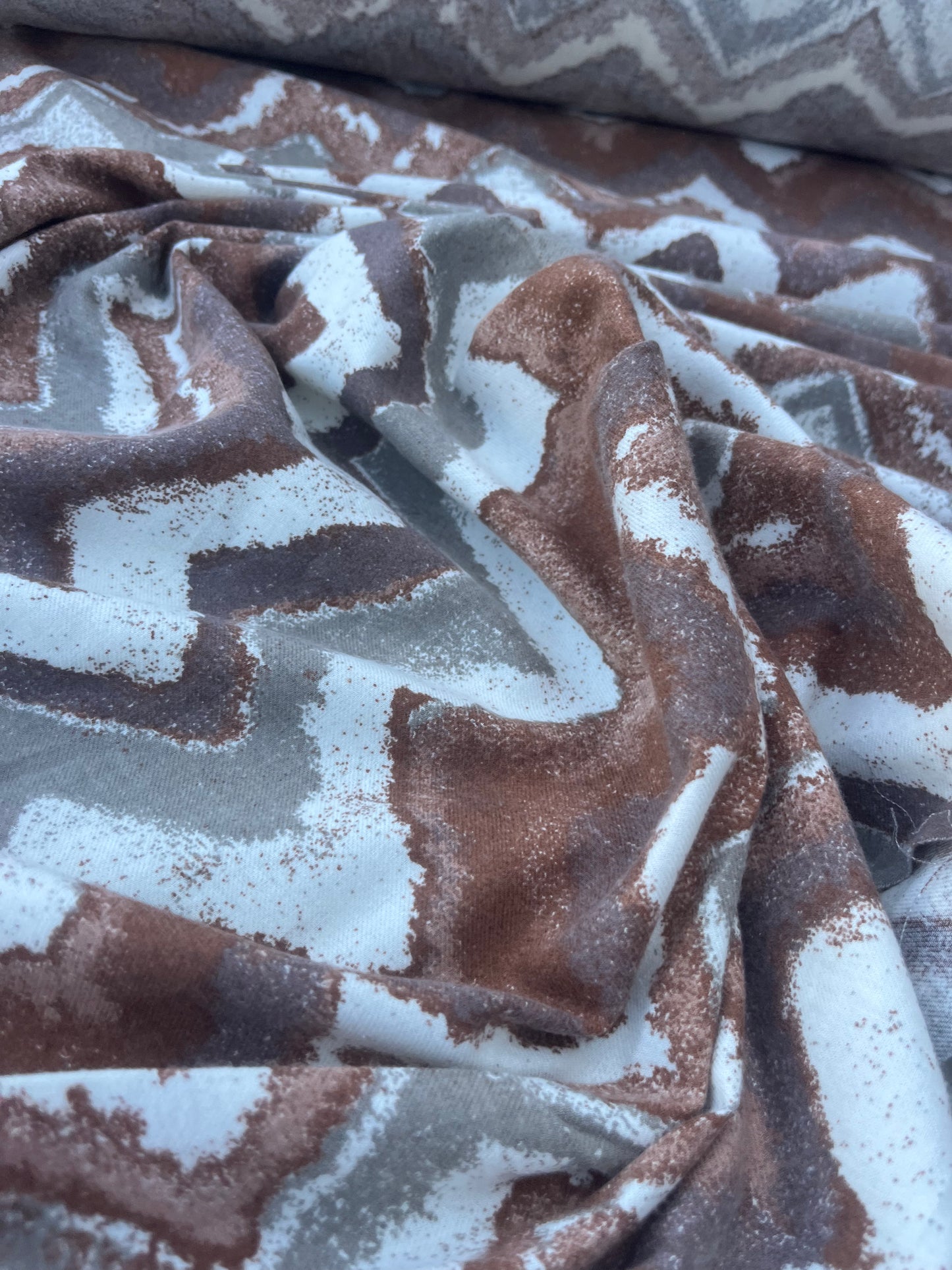 LAZARUS 023 flanel cotton/viscose brown zig-zag