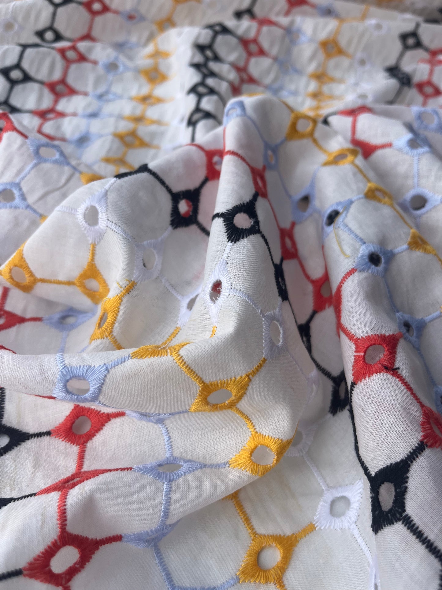 MARA MANIA 030 broderie Anglaise squares