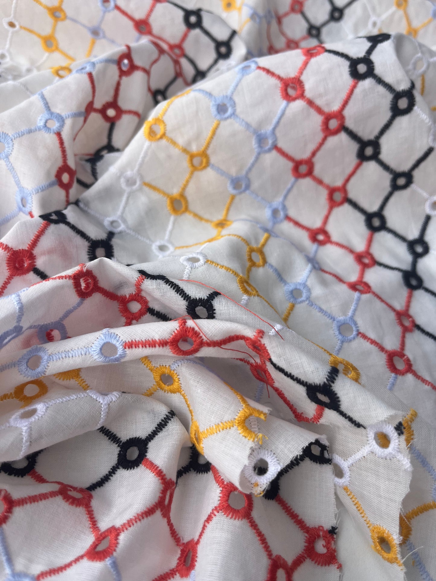 MARA MANIA 032 broderie Anglaise diagonal