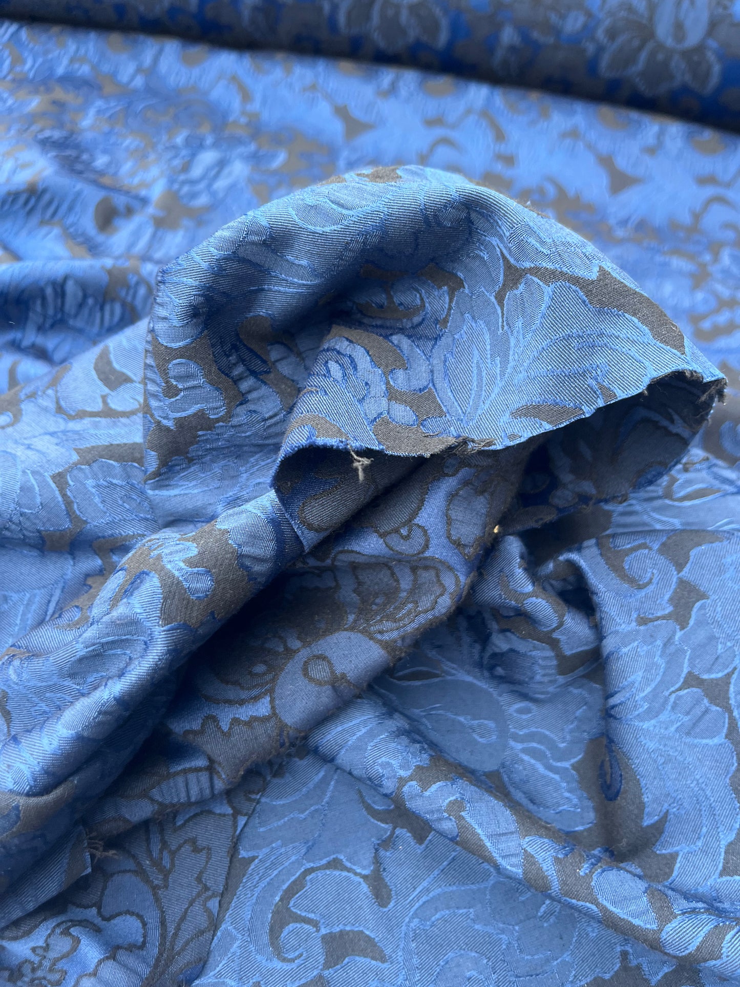 Hélène 002 cotton stretch jacquard electric blue/black