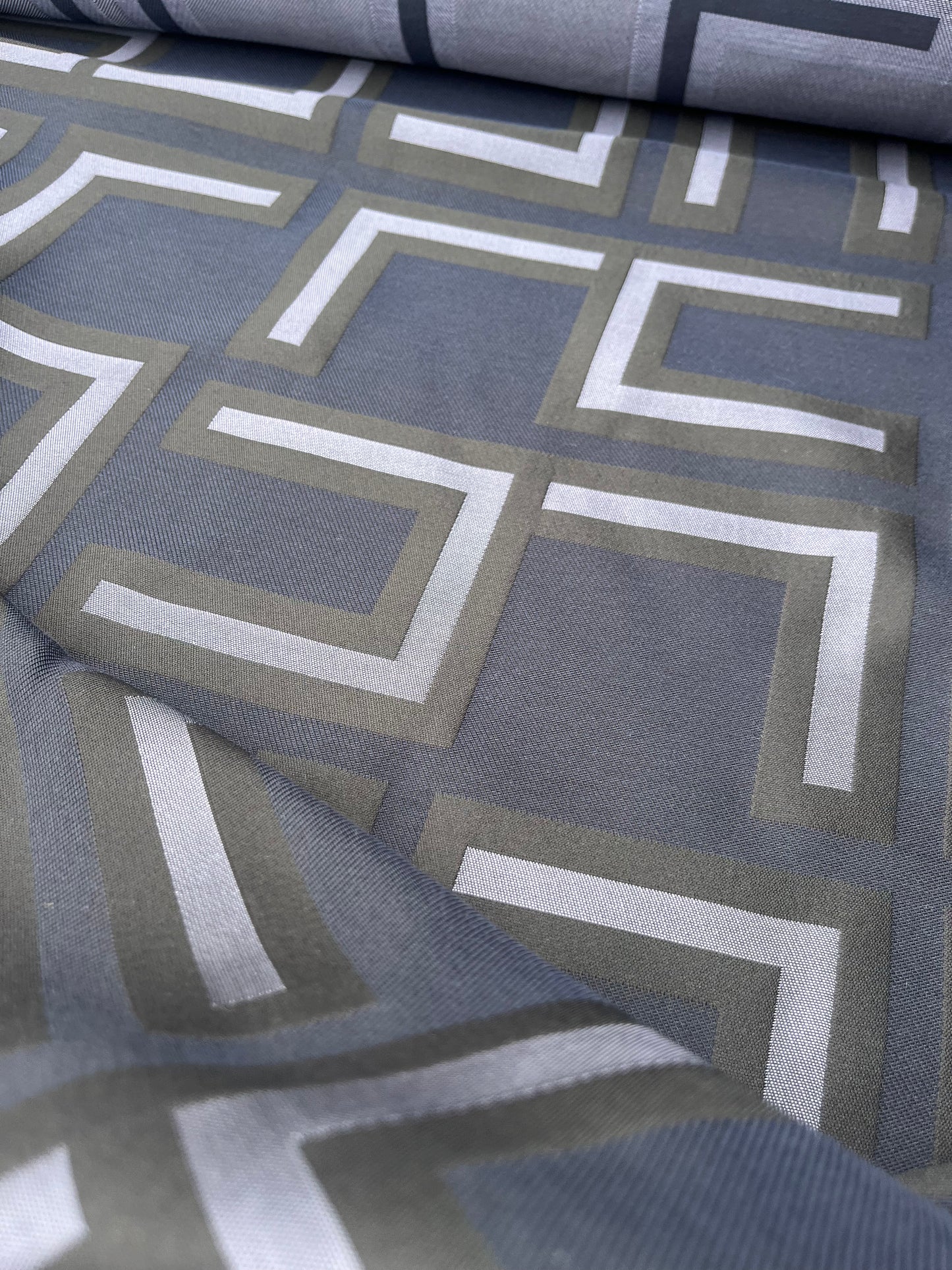 Hélène 004 jacquard with cotton navy/lilac/brown geometrical pattern
