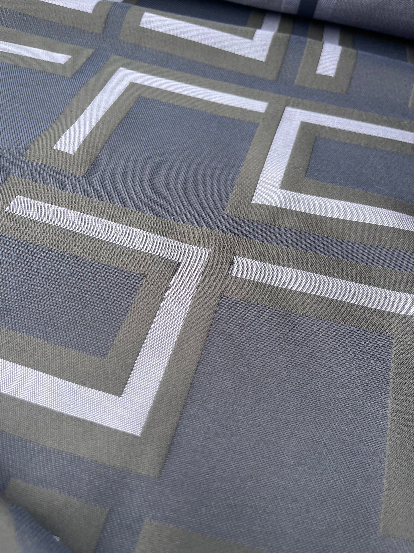Hélène 004 jacquard with cotton navy/lilac/brown geometrical pattern