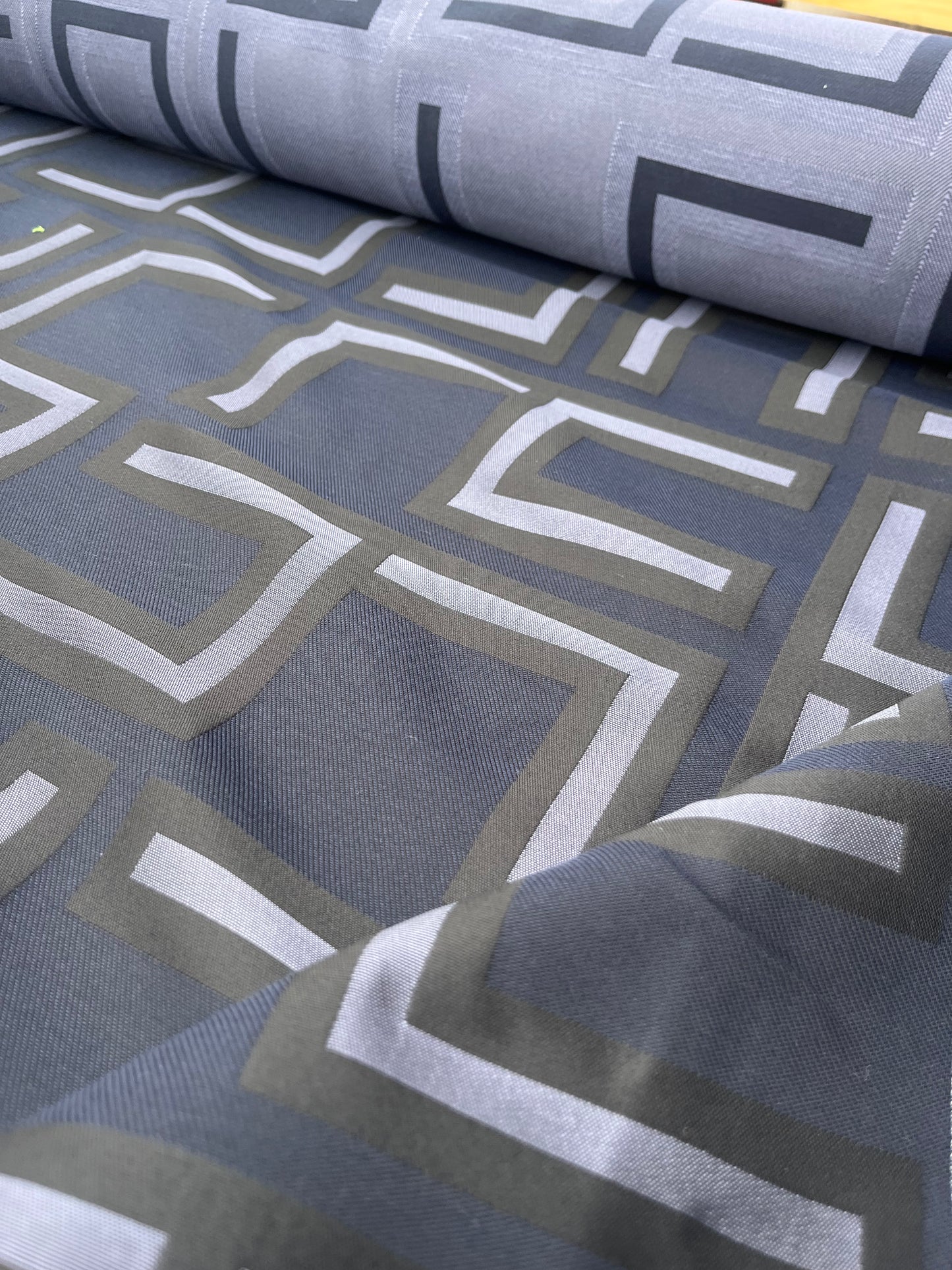 Hélène 004 jacquard with cotton navy/lilac/brown geometrical pattern