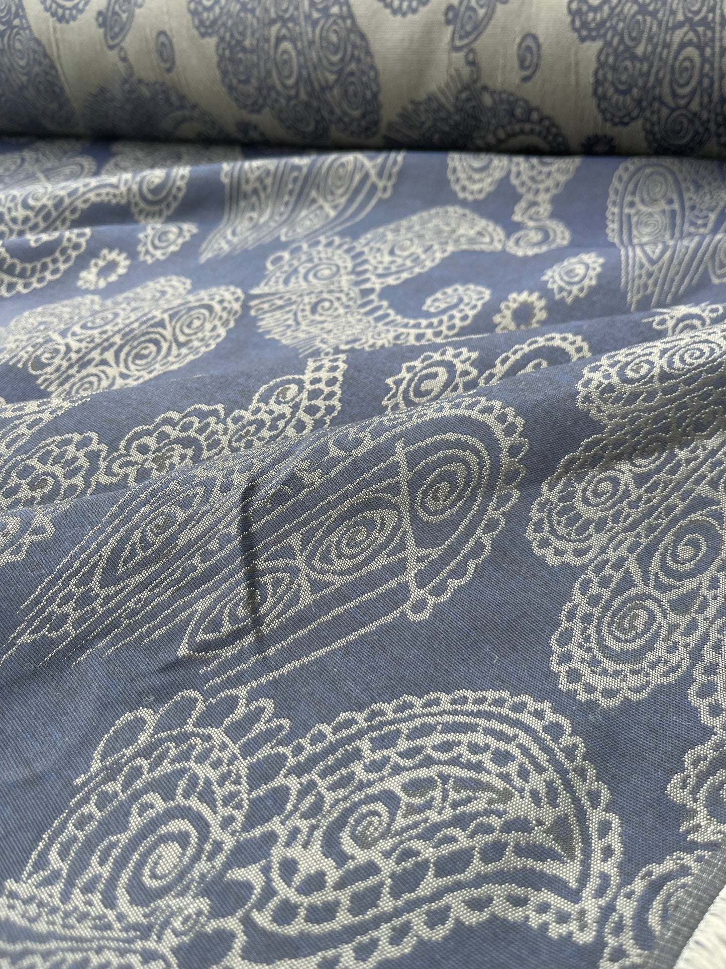 Hélène 007 jacquard navy/brown cashemere design