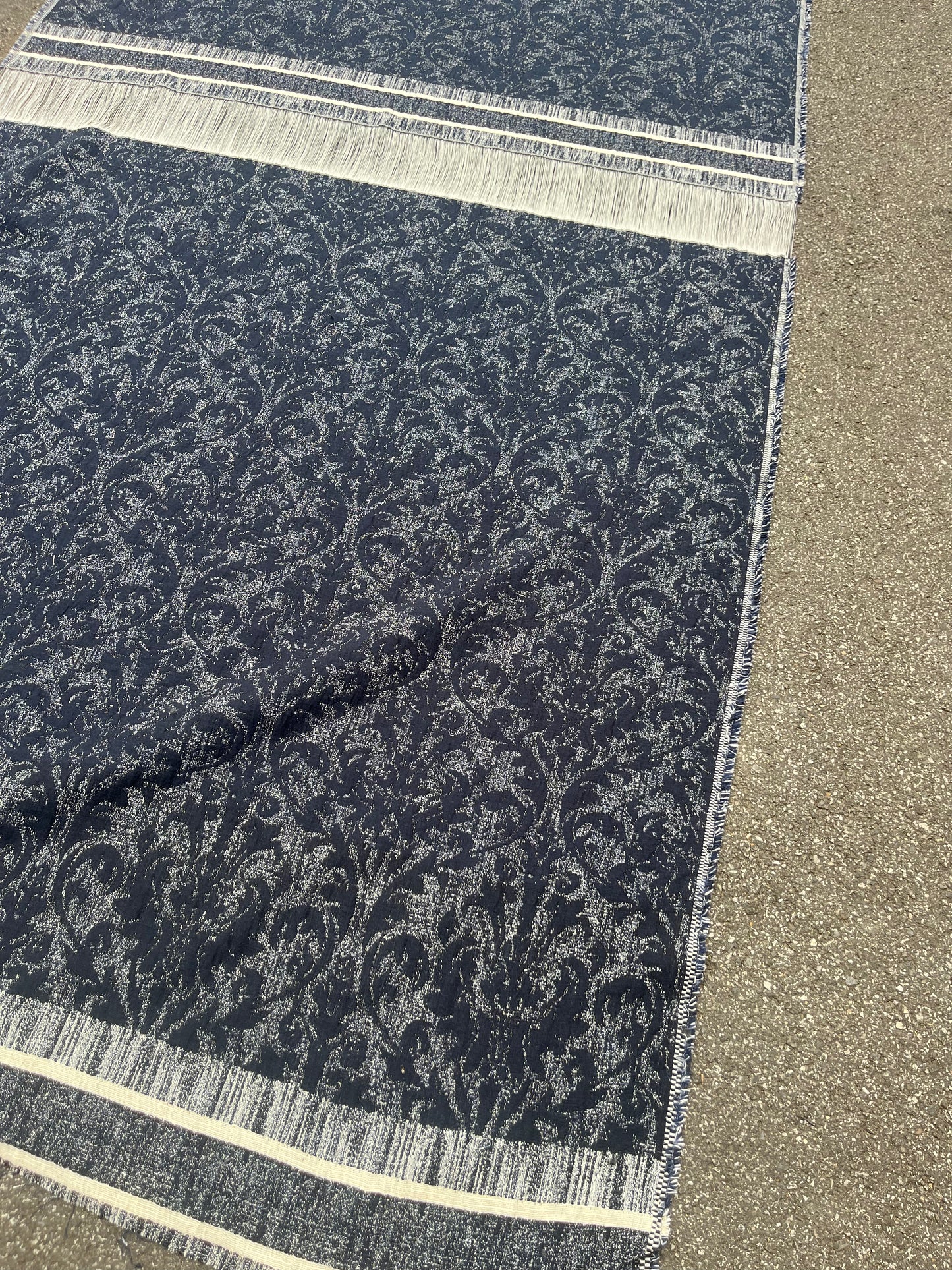 Hélène 009 cotton jacquard with fringes
