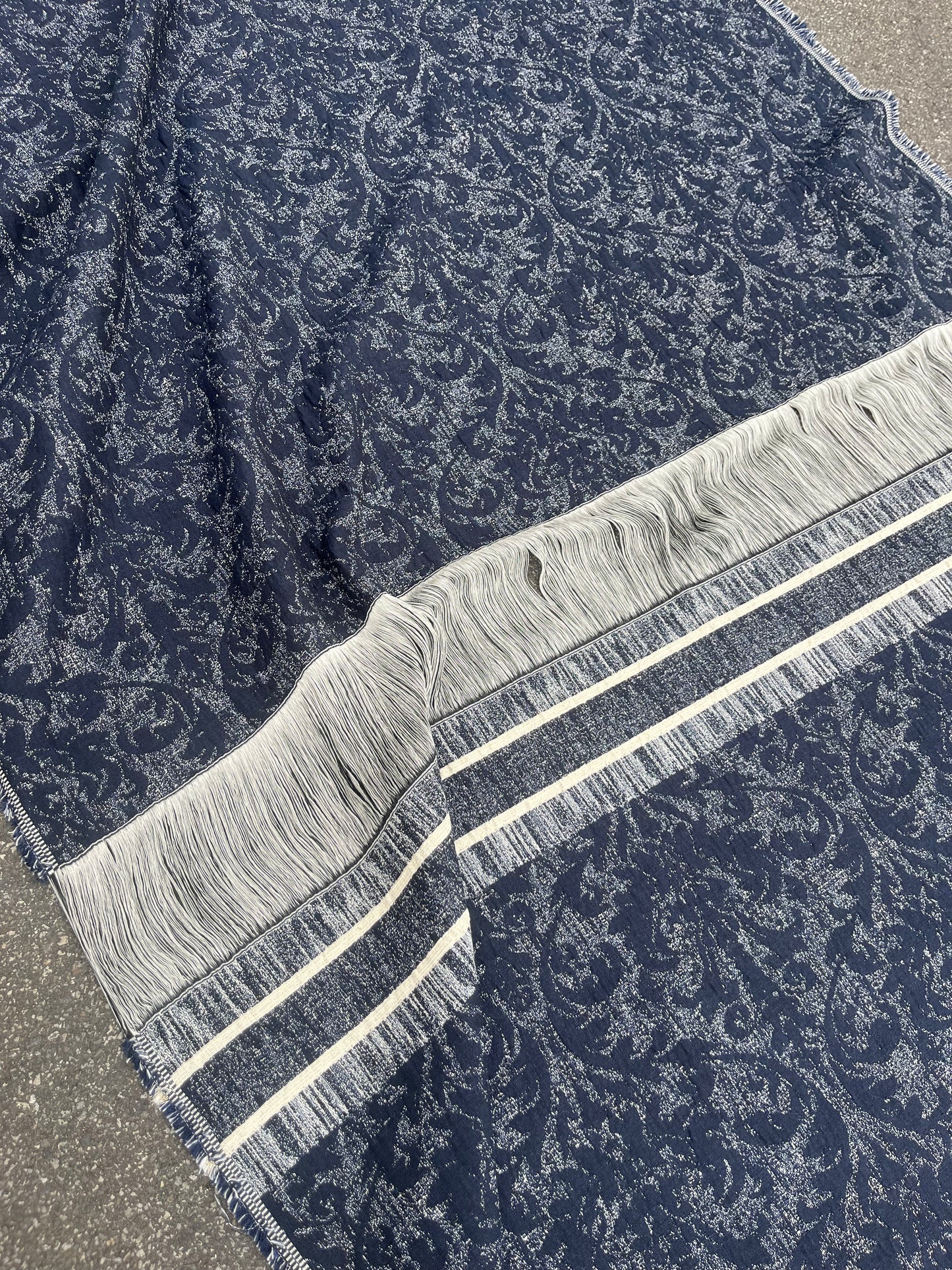 Hélène 009 cotton jacquard with fringes