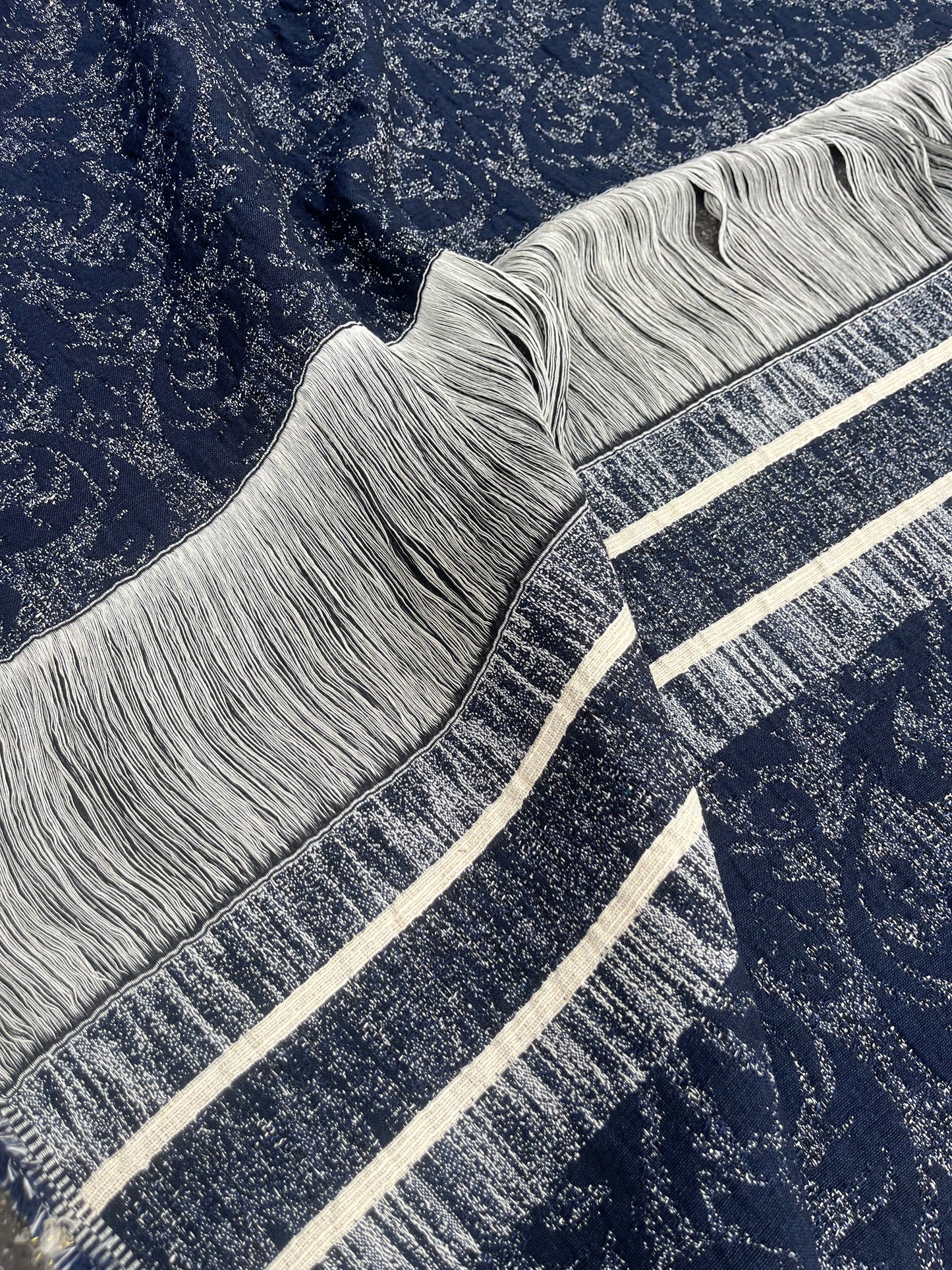 Hélène 009 cotton jacquard with fringes