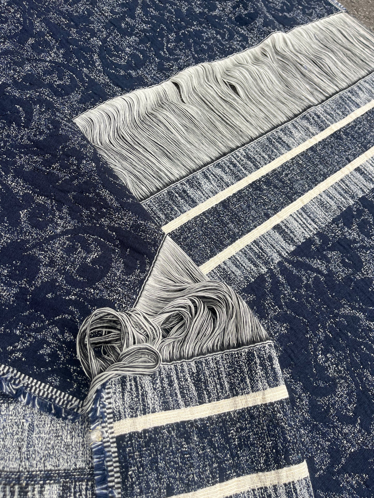 Hélène 009 cotton jacquard with fringes