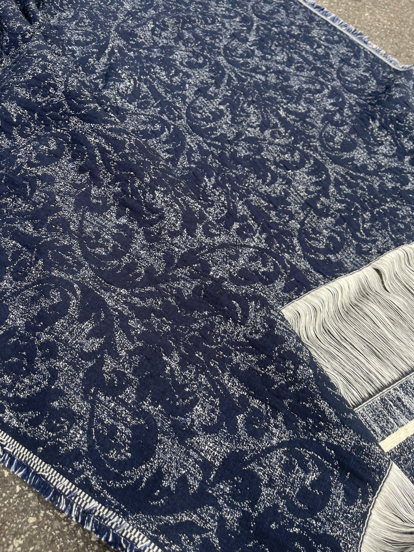 Hélène 009 cotton jacquard with fringes