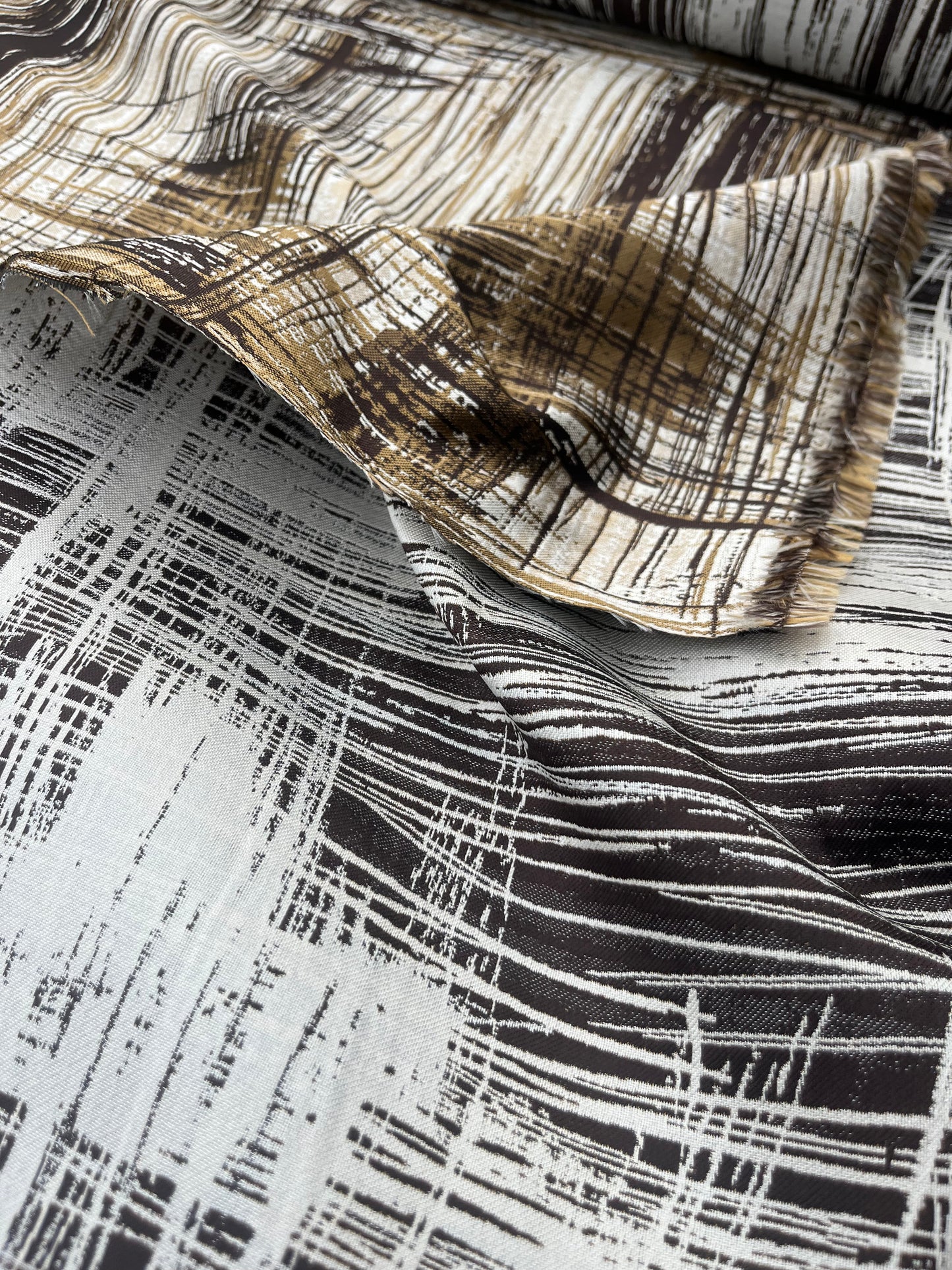 Hélène 017 jacquard with cotton brown/cognac crossing lines