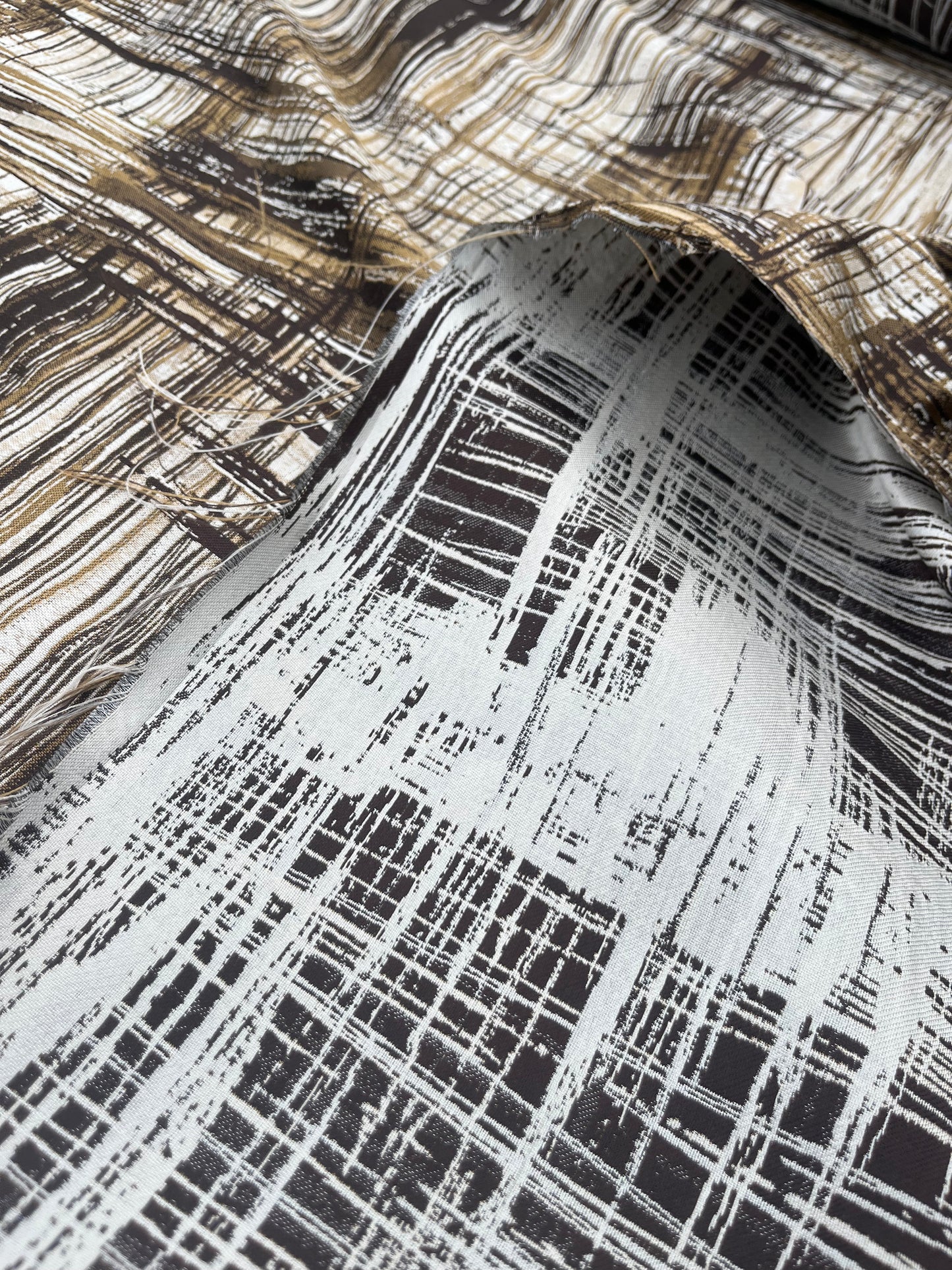 Hélène 017 jacquard with cotton brown/cognac crossing lines