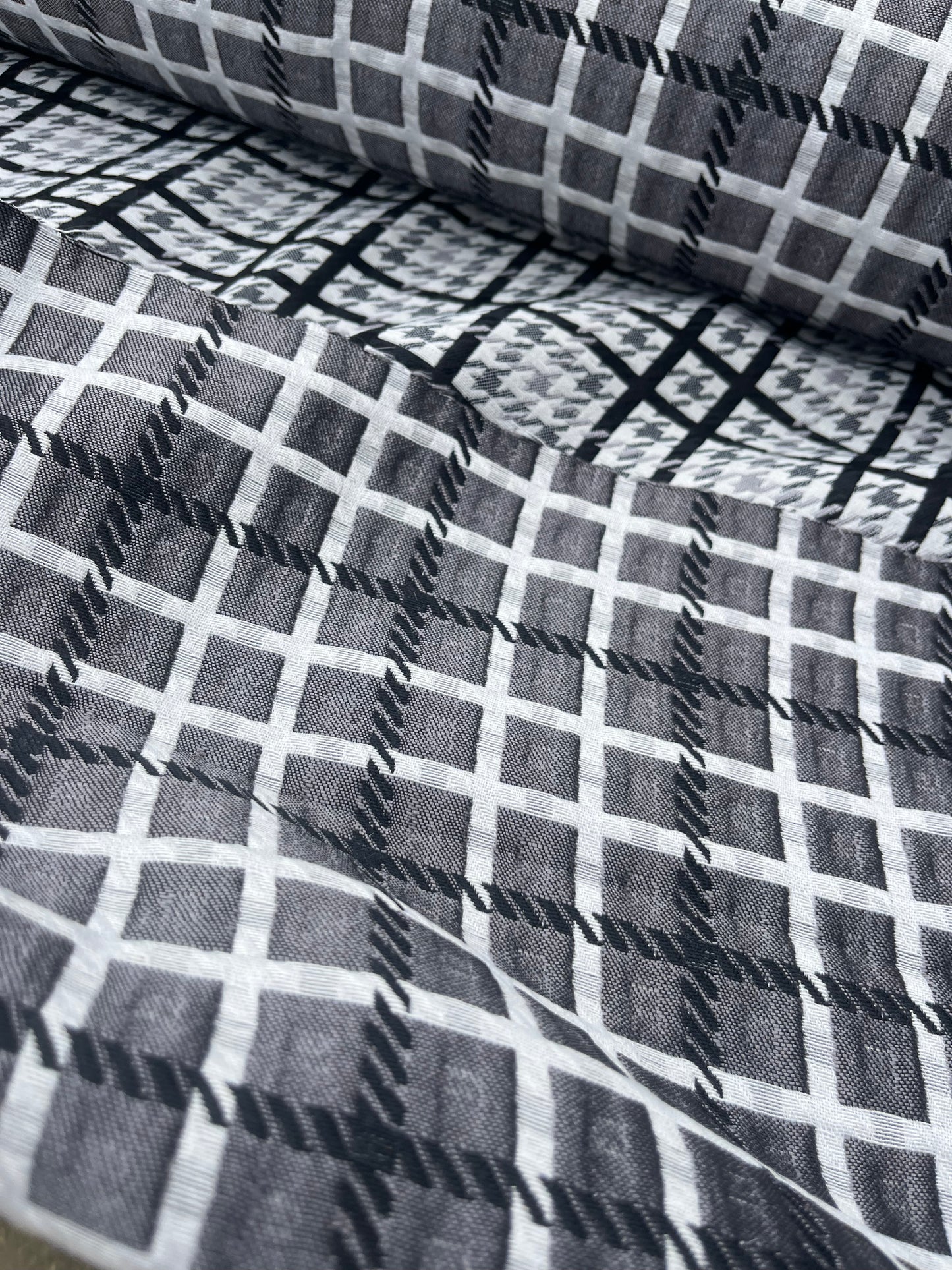 Hélène 024 cotton jacquard black/silver double face check 1