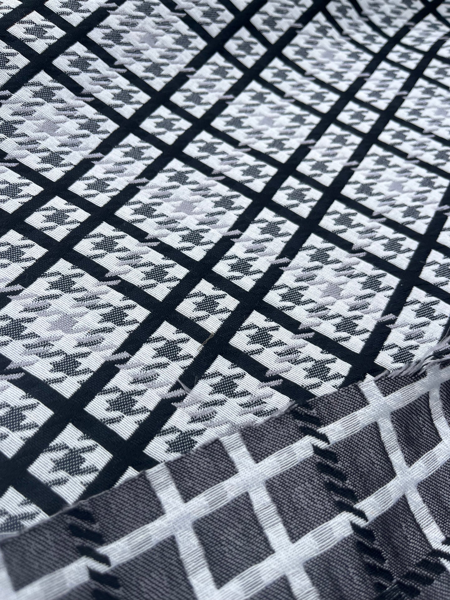Hélène 024 cotton jacquard black/silver double face check 1