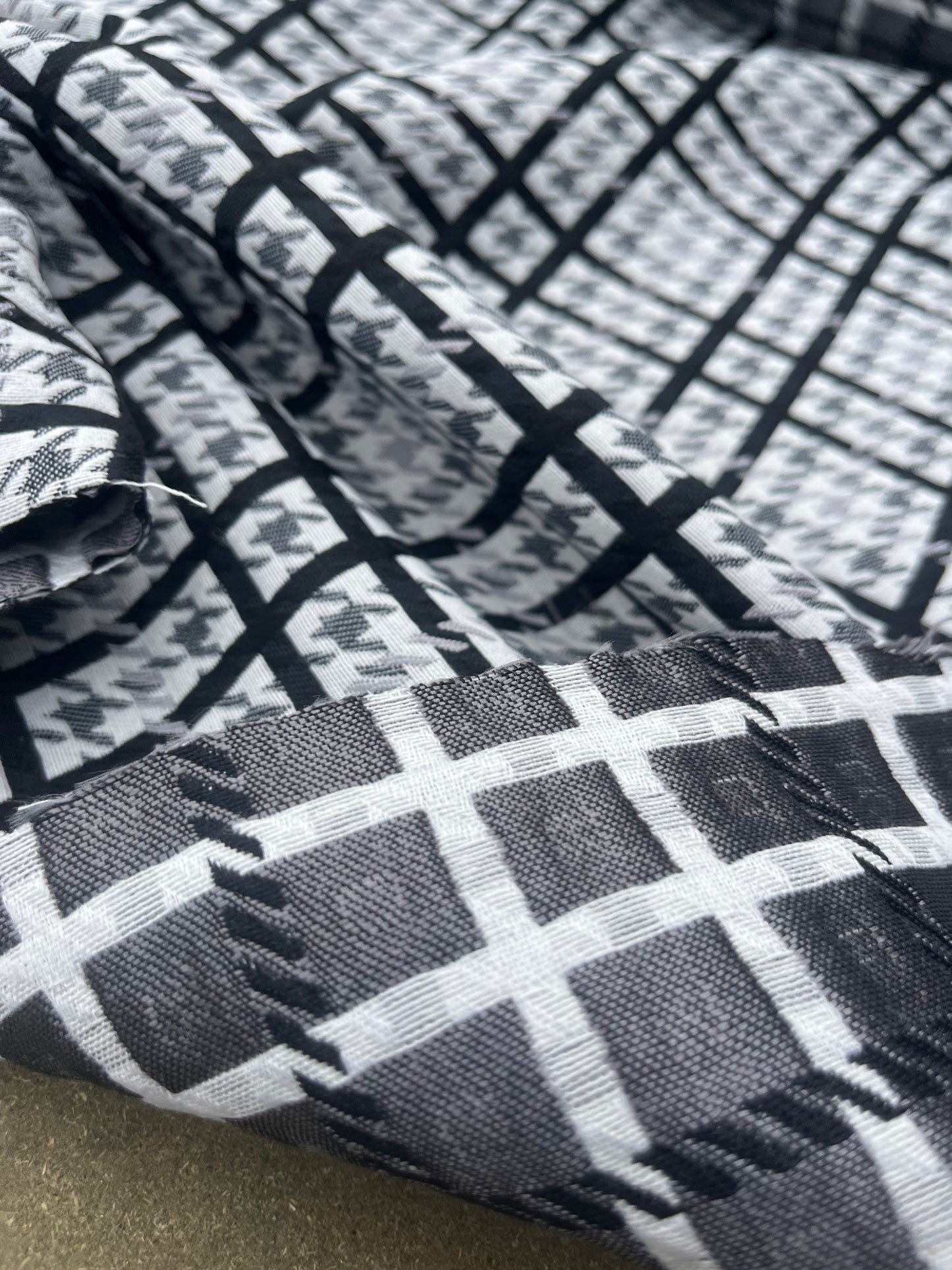 Hélène 024 cotton jacquard black/silver double face check 1