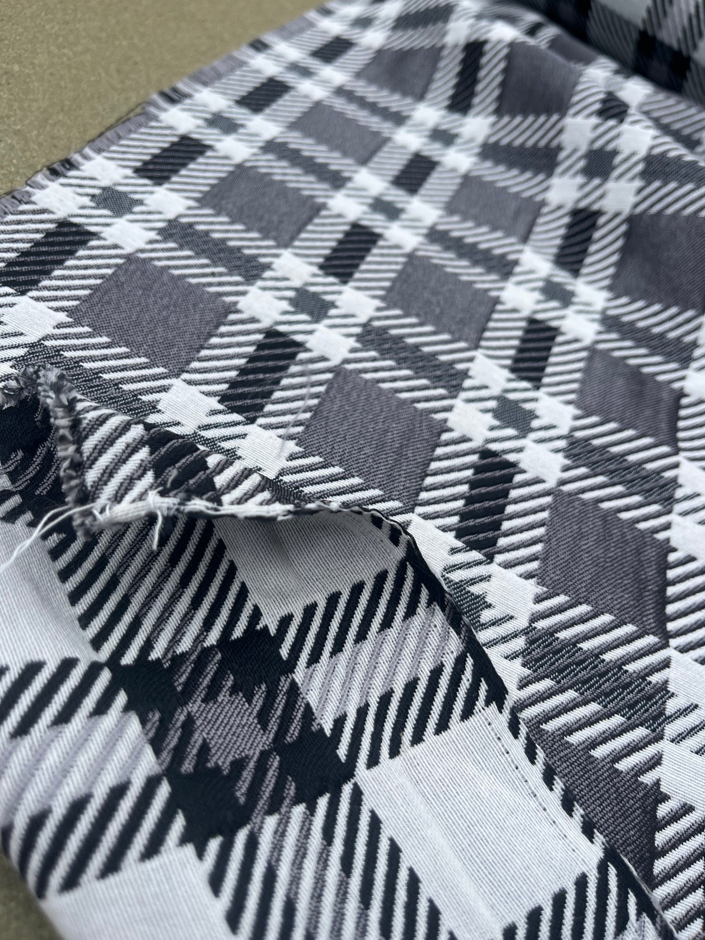 Hélène 025 cotton jacquard black/silver double face check 2