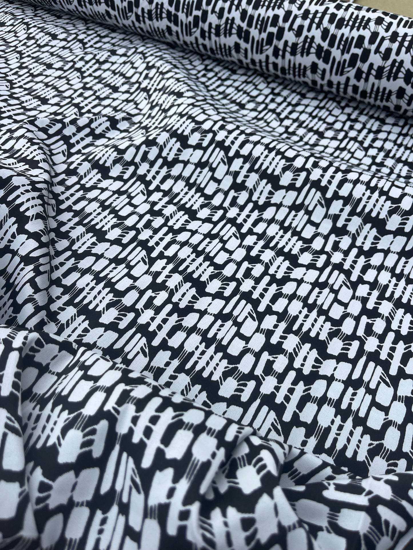 Hélène 026 stretch jacquard off white-black