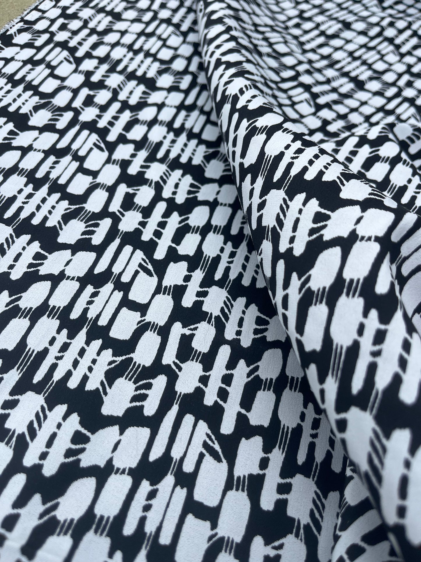 Hélène 026 stretch jacquard off white-black