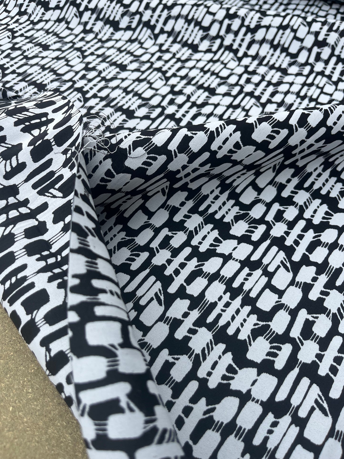 Hélène 026 stretch jacquard off white-black